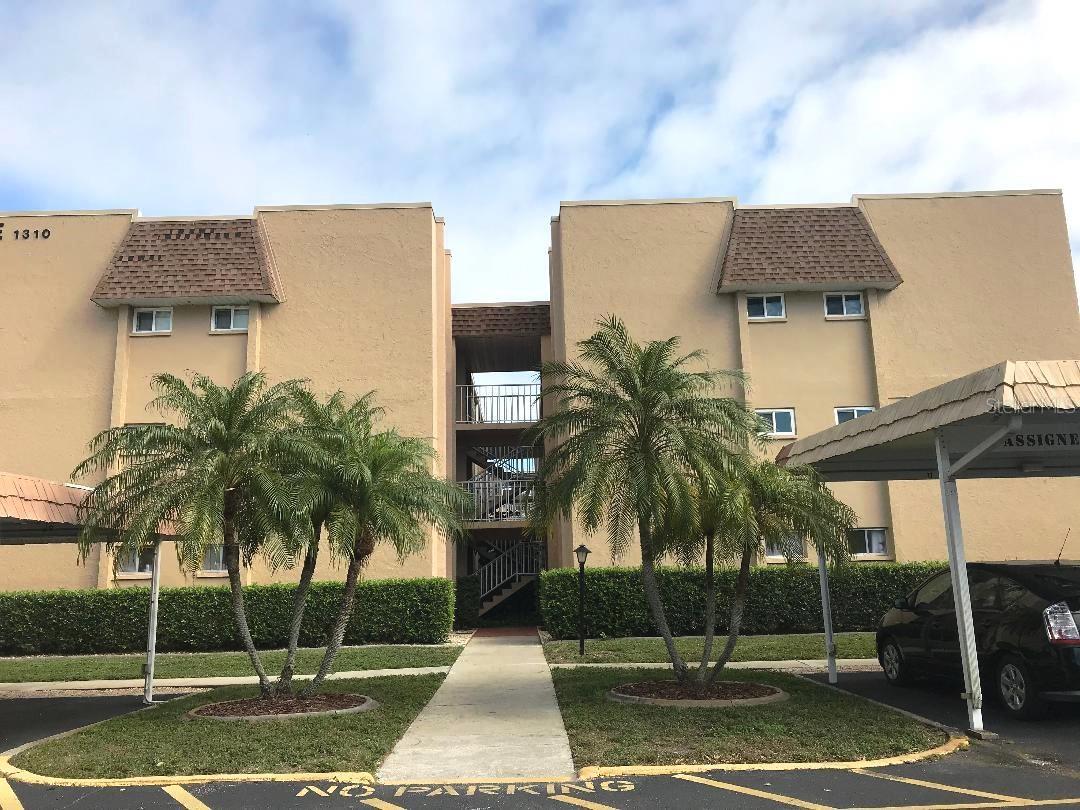 Great Condo, Great Location, Great Neighbors.  This 1 bedroom, 1 bath condo is waiting for you.  Reasonably priced 55+ in Glen Oaks Garden...located close to the Downtown Arts District, marina, eateries, shopping, banks, hospitals, I-75, UTC Mall, Benderson Park, Airport and best of all our beautiful beaches - always rated among top beaches in the U.S.  The complex has a great pool area, lots of activities and an ideal place to be for either a year-round resident or a home away from home.  Bobby Jones Public Golf Course recently renovated with beautiful walking paths is right next door.  Association says 55+, rentals allowed after 18 months residency and your pet is welcome.  Welcome home to Glen Oaks Garden!