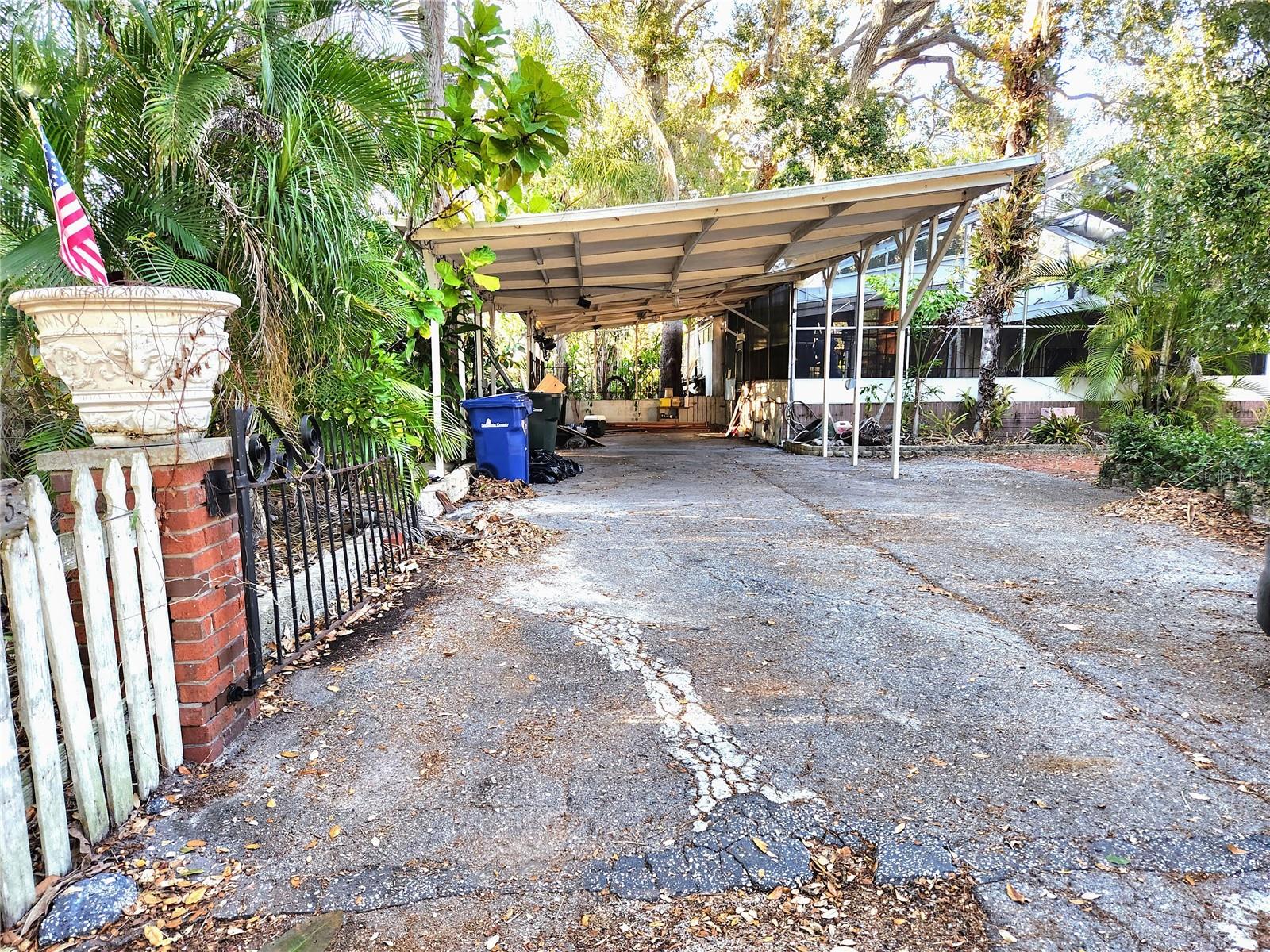 SOUTH VENICE - Residential