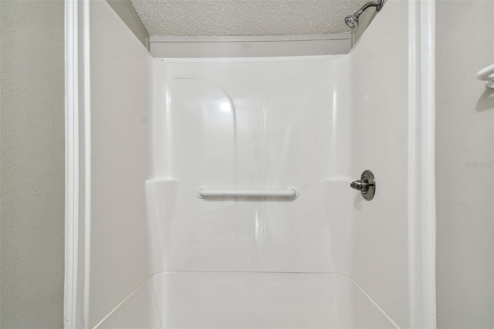 BAY HILLS VILLAGE A CONDOMINIUM LOT 19 BLOCK 2 - Residential