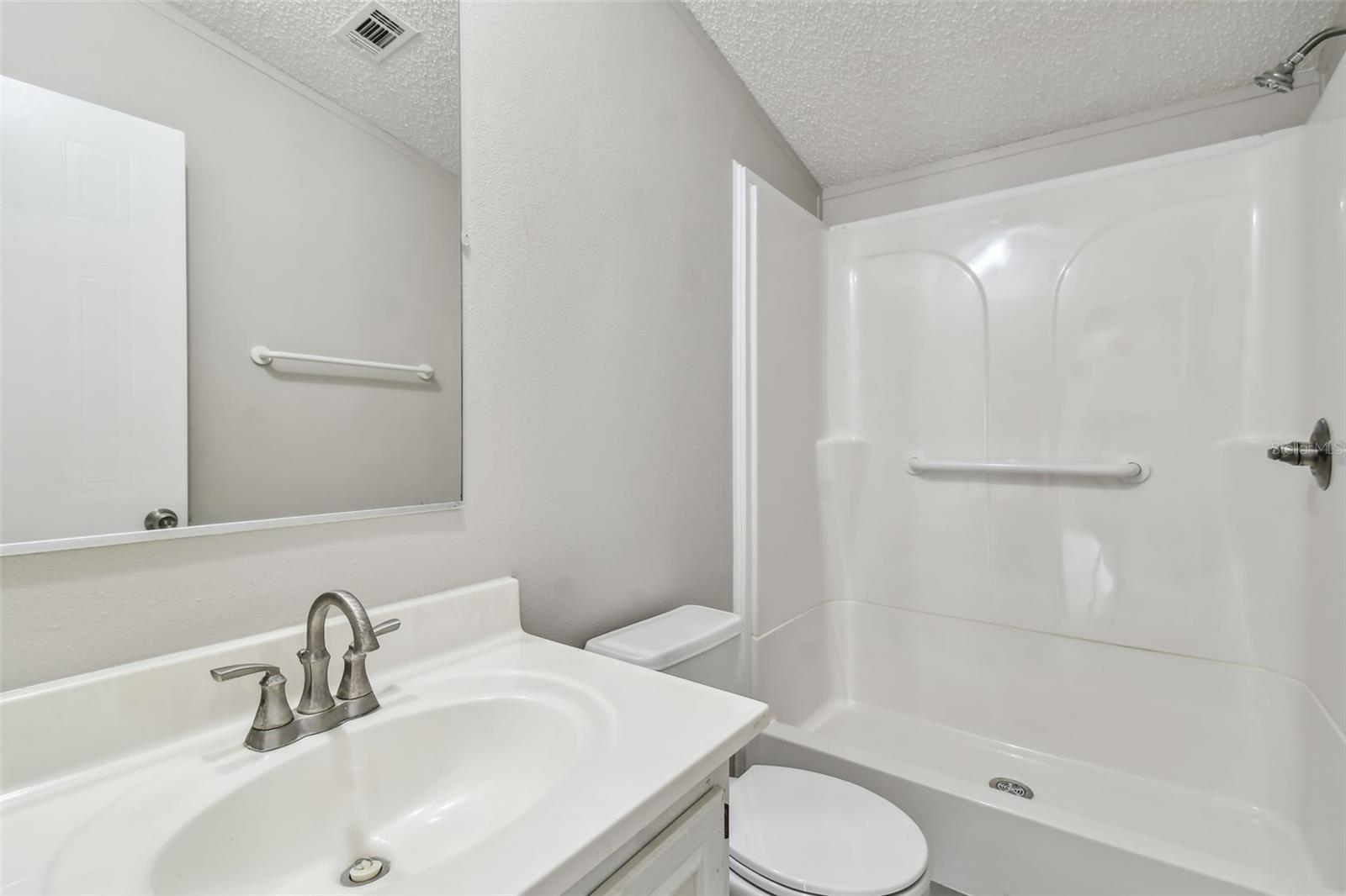 BAY HILLS VILLAGE A CONDOMINIUM LOT 19 BLOCK 2 - Residential