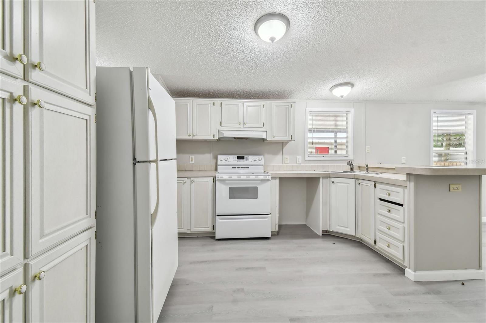 BAY HILLS VILLAGE A CONDOMINIUM LOT 19 BLOCK 2 - Residential