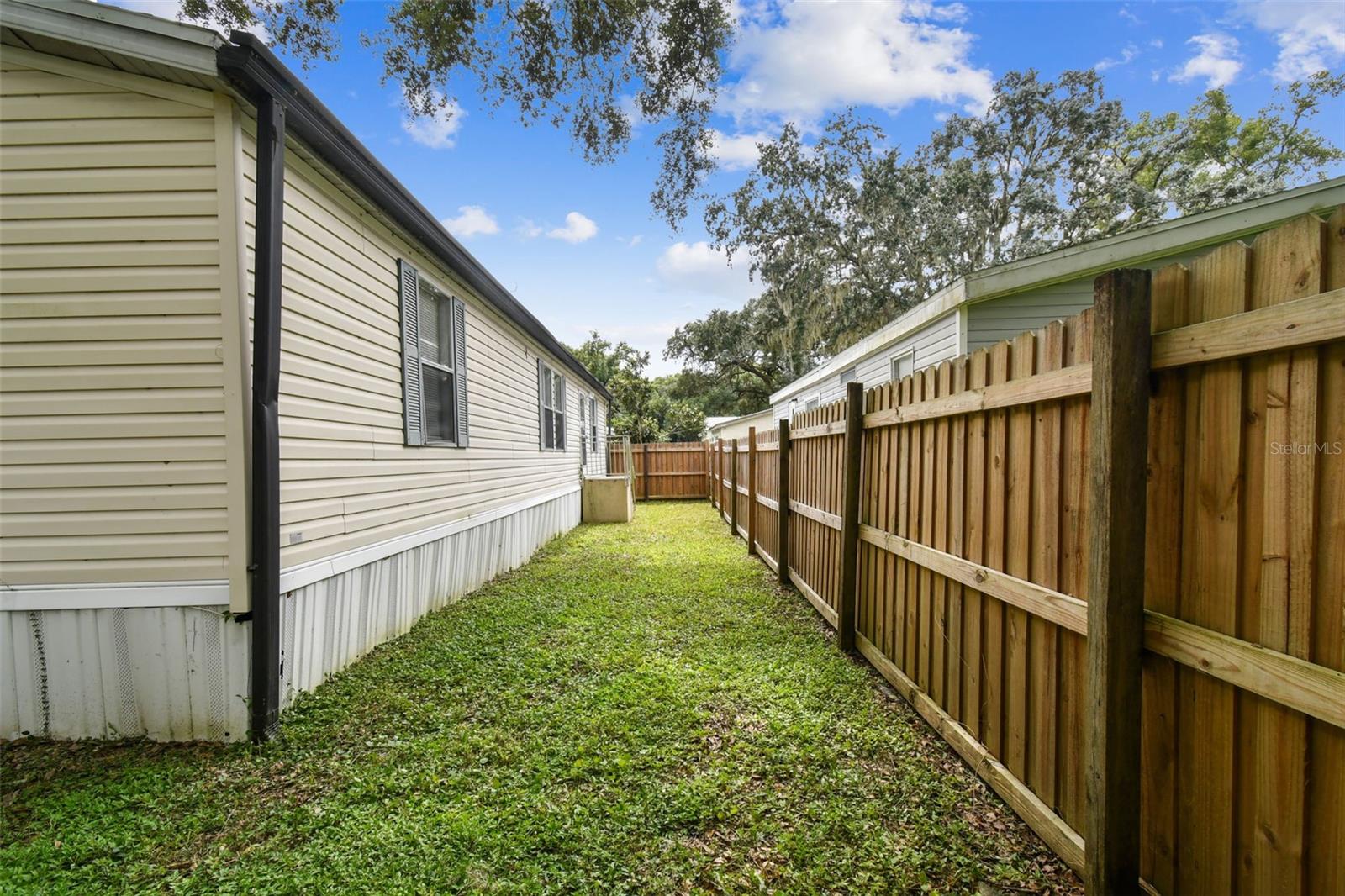BAY HILLS VILLAGE A CONDOMINIUM LOT 19 BLOCK 2 - Residential
