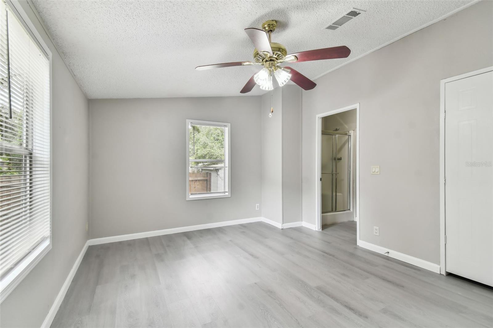 BAY HILLS VILLAGE A CONDOMINIUM LOT 19 BLOCK 2 - Residential