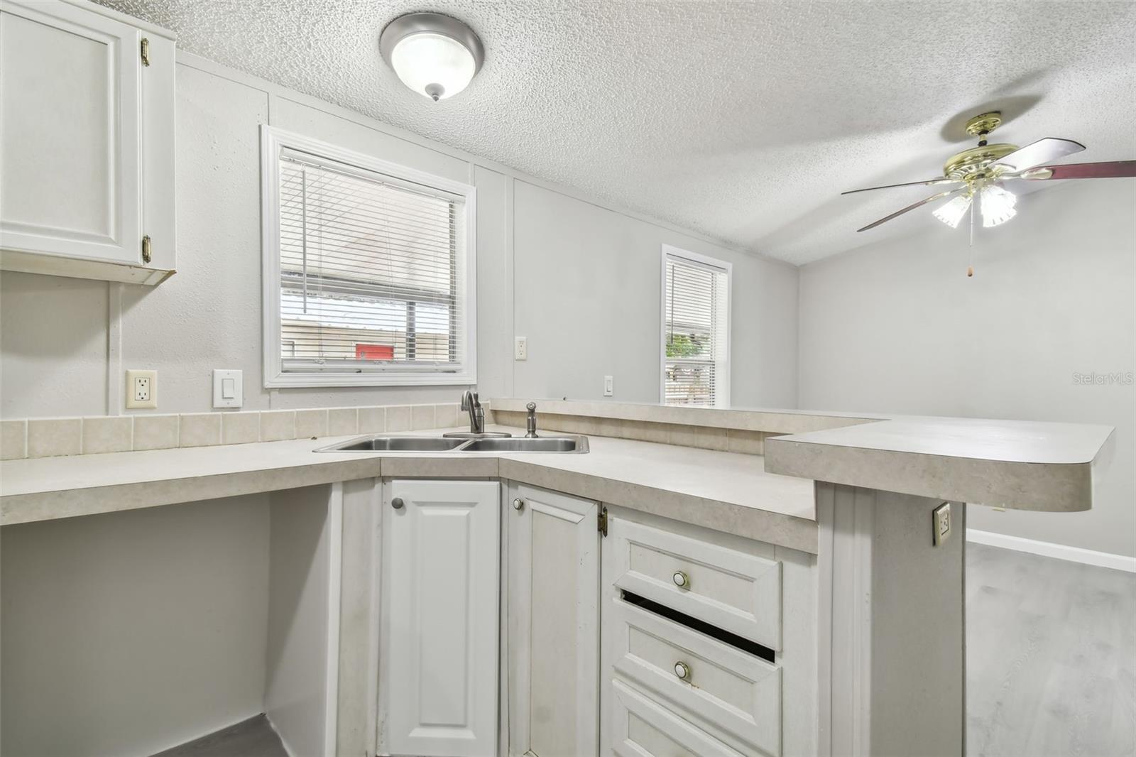 BAY HILLS VILLAGE A CONDOMINIUM LOT 19 BLOCK 2 - Residential