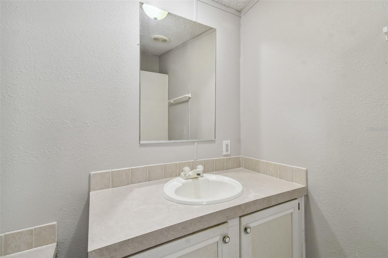 BAY HILLS VILLAGE A CONDOMINIUM LOT 19 BLOCK 2 - Residential