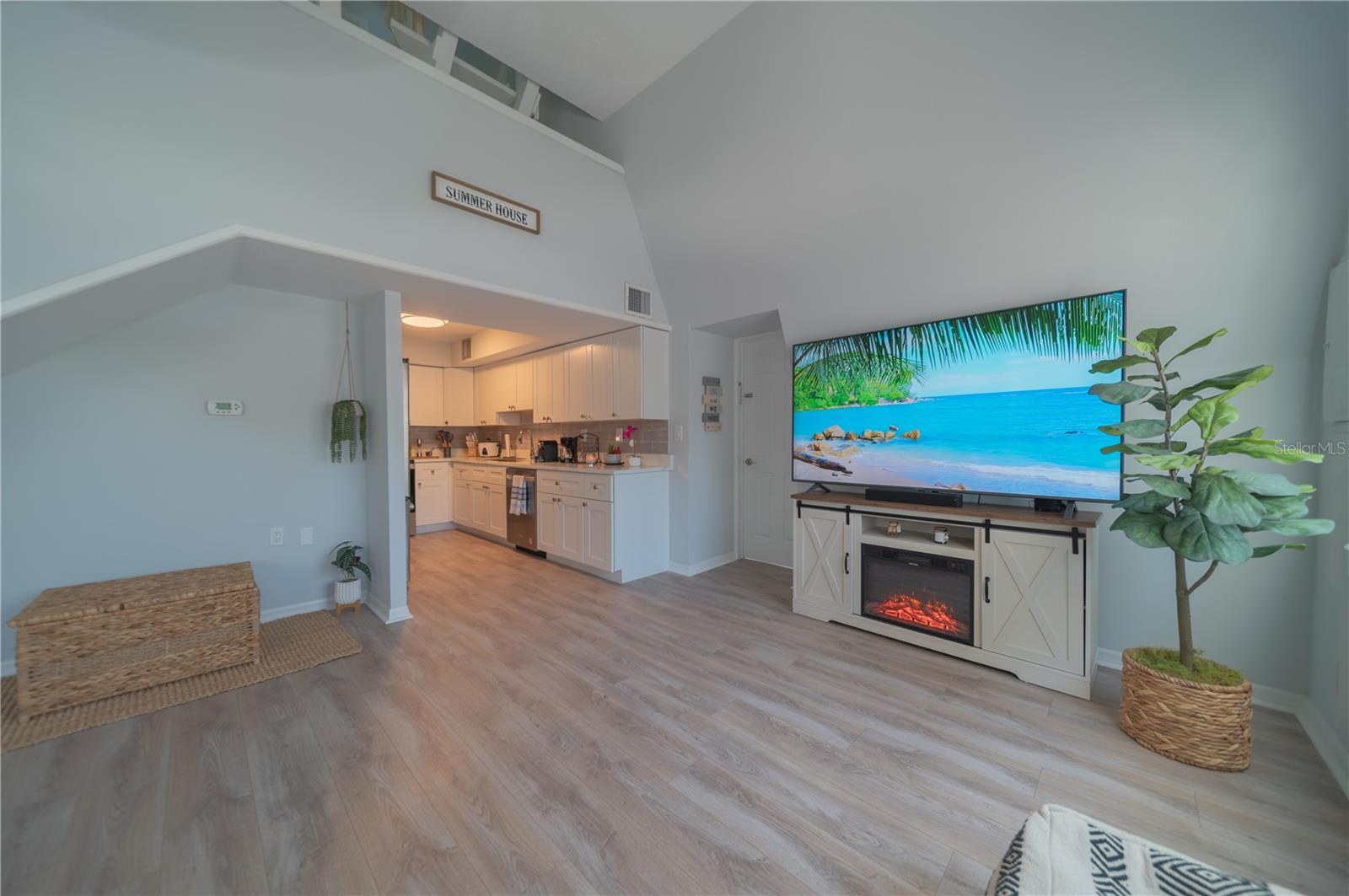 BAY POINT CORR OF - Residential