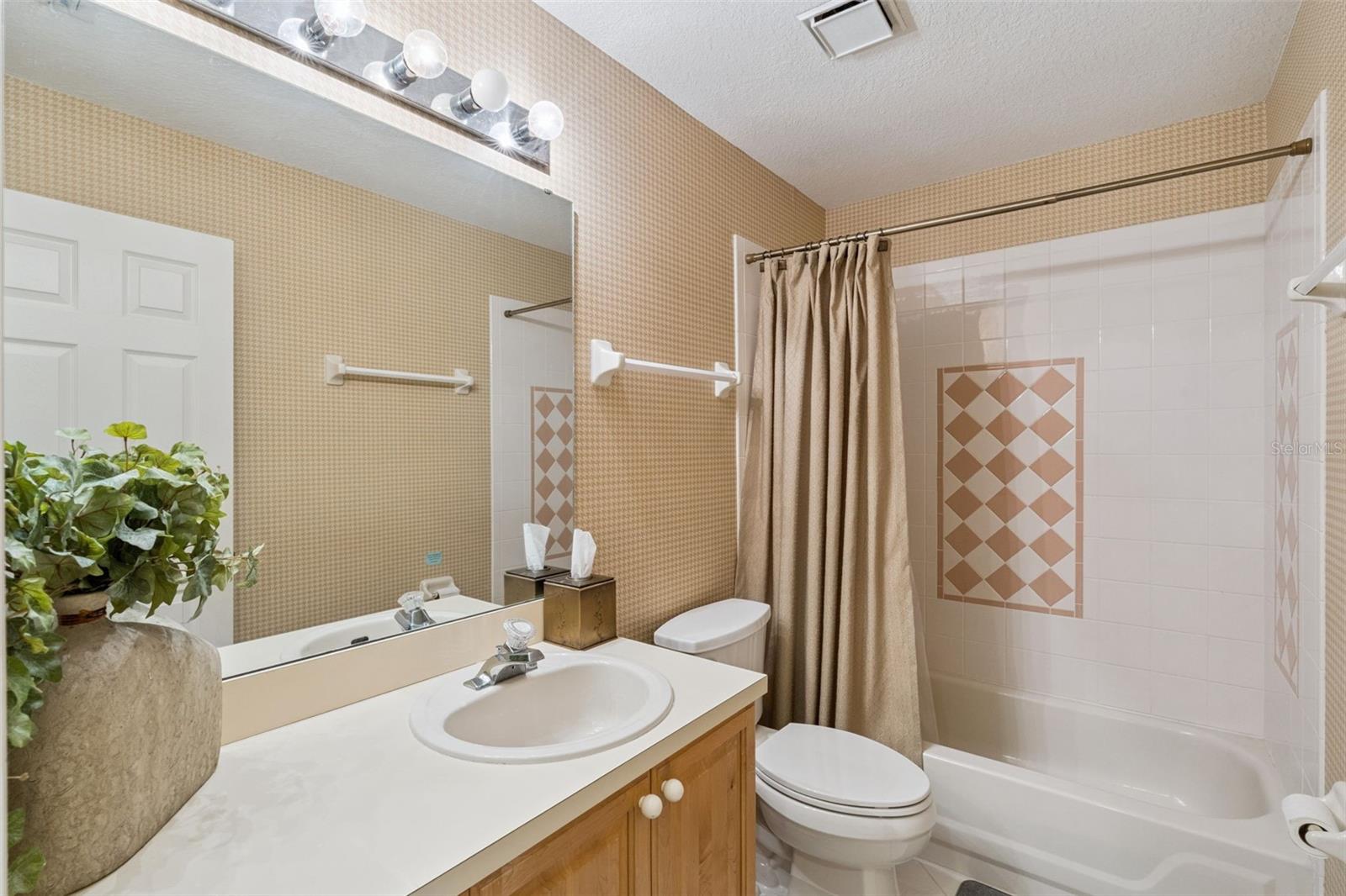 HERITAGE BAY DRIVE PHILLIPS FLR - Residential
