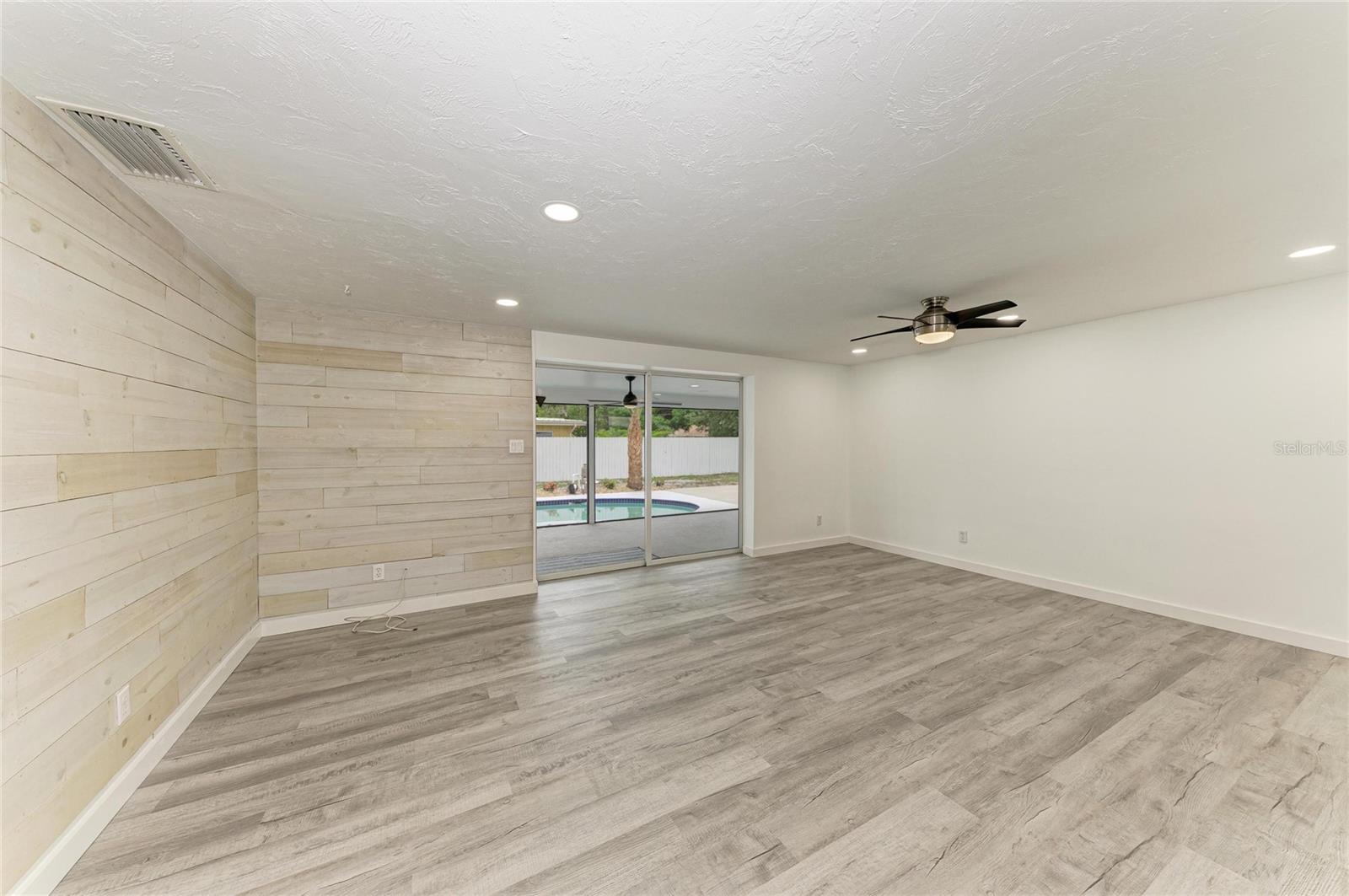 SOUTH GATE - Residential