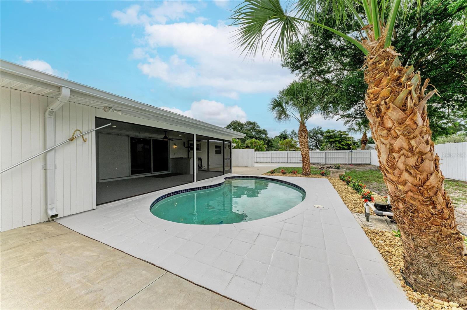 SOUTH GATE - Residential