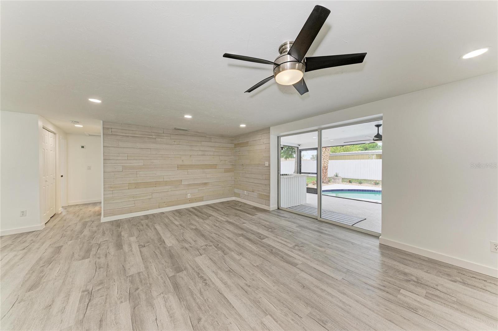 SOUTH GATE - Residential