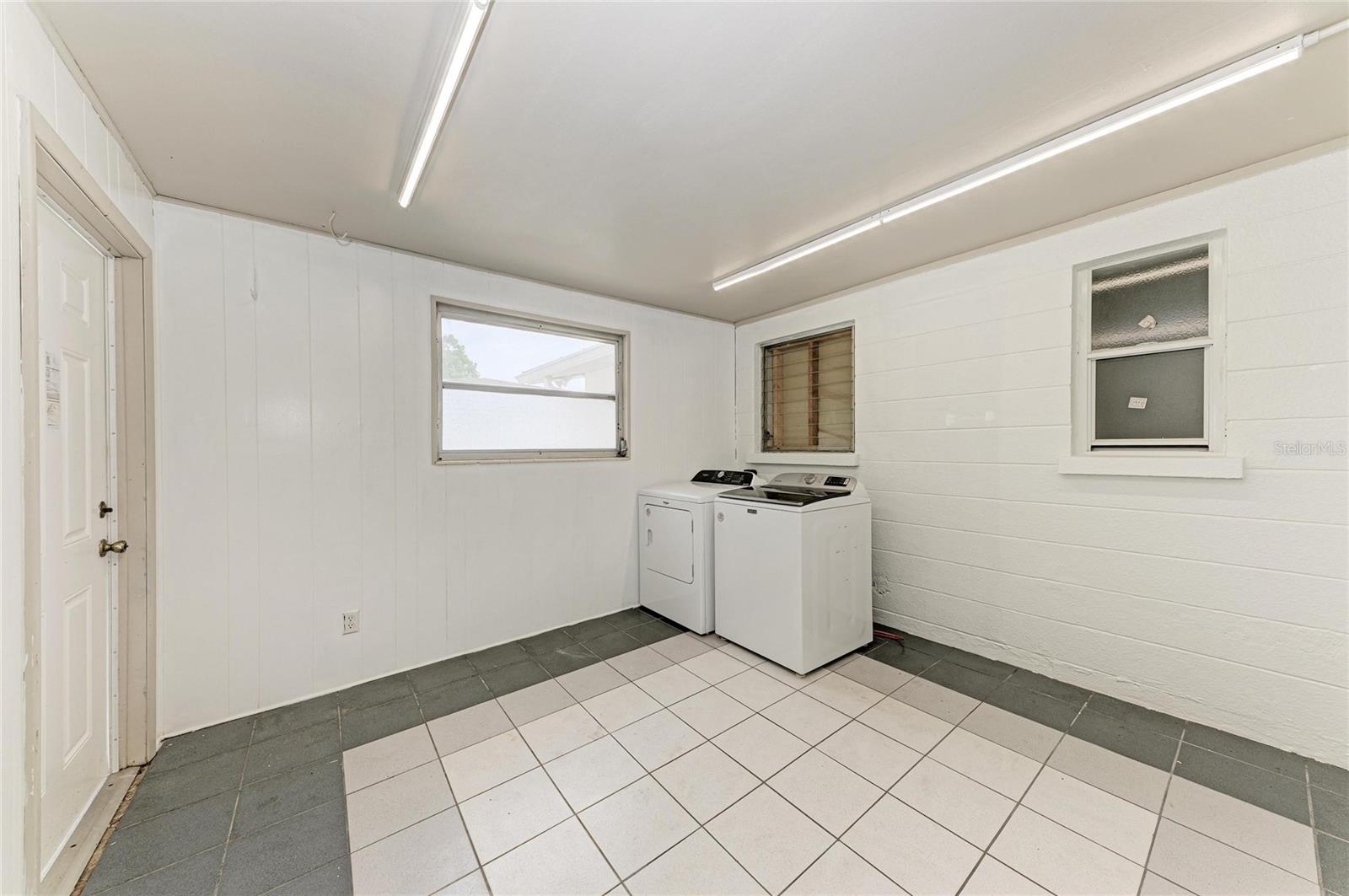 SOUTH GATE - Residential