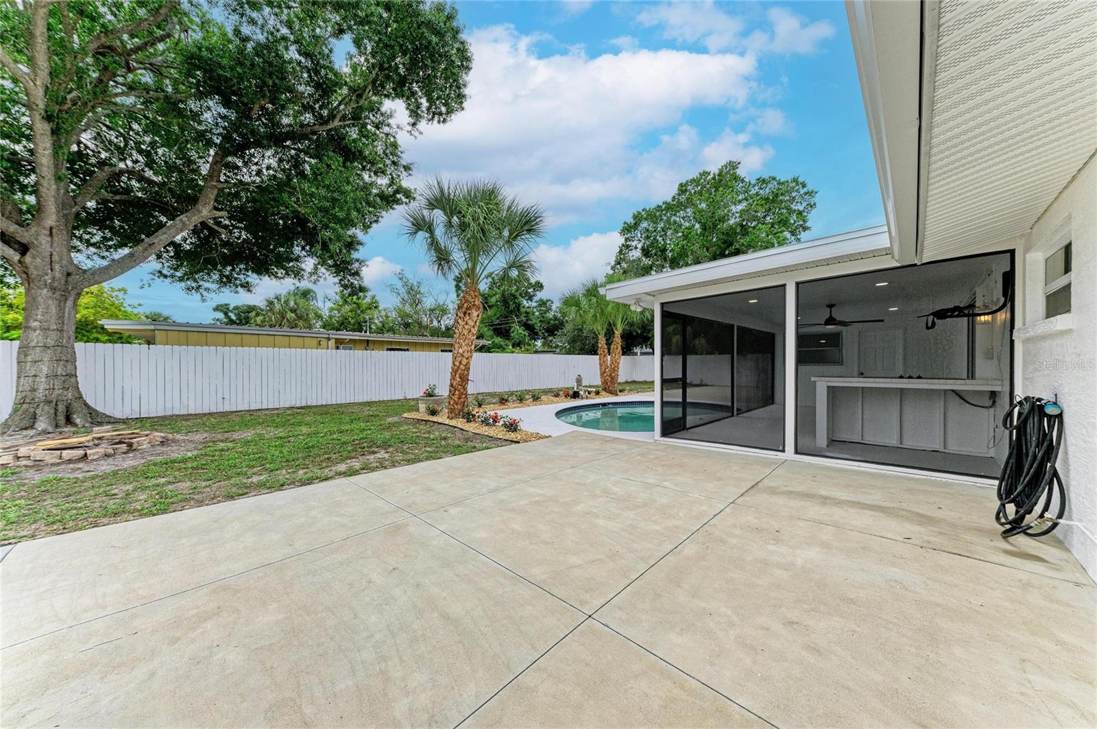 SOUTH GATE - Residential