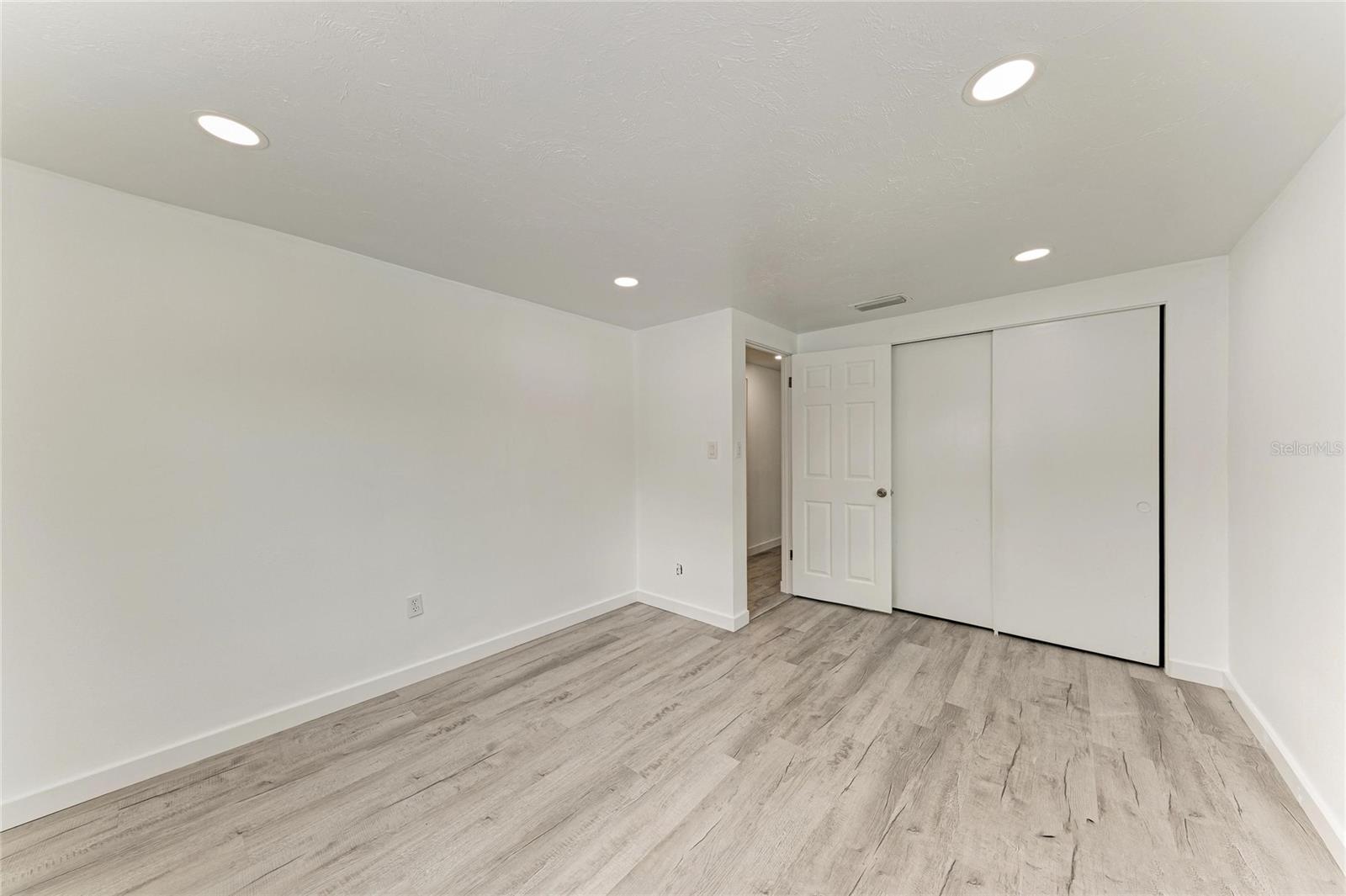 SOUTH GATE - Residential
