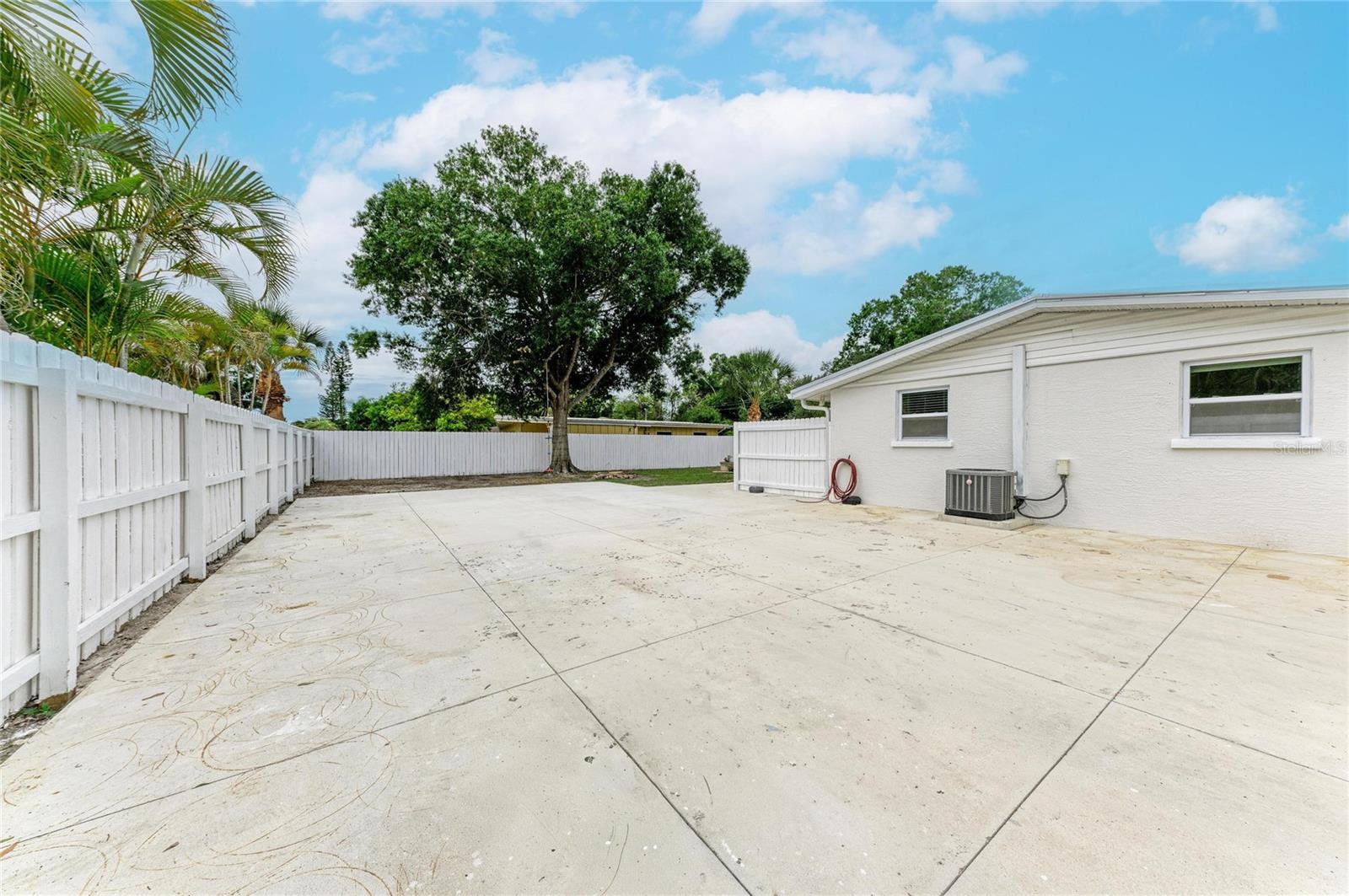 SOUTH GATE - Residential