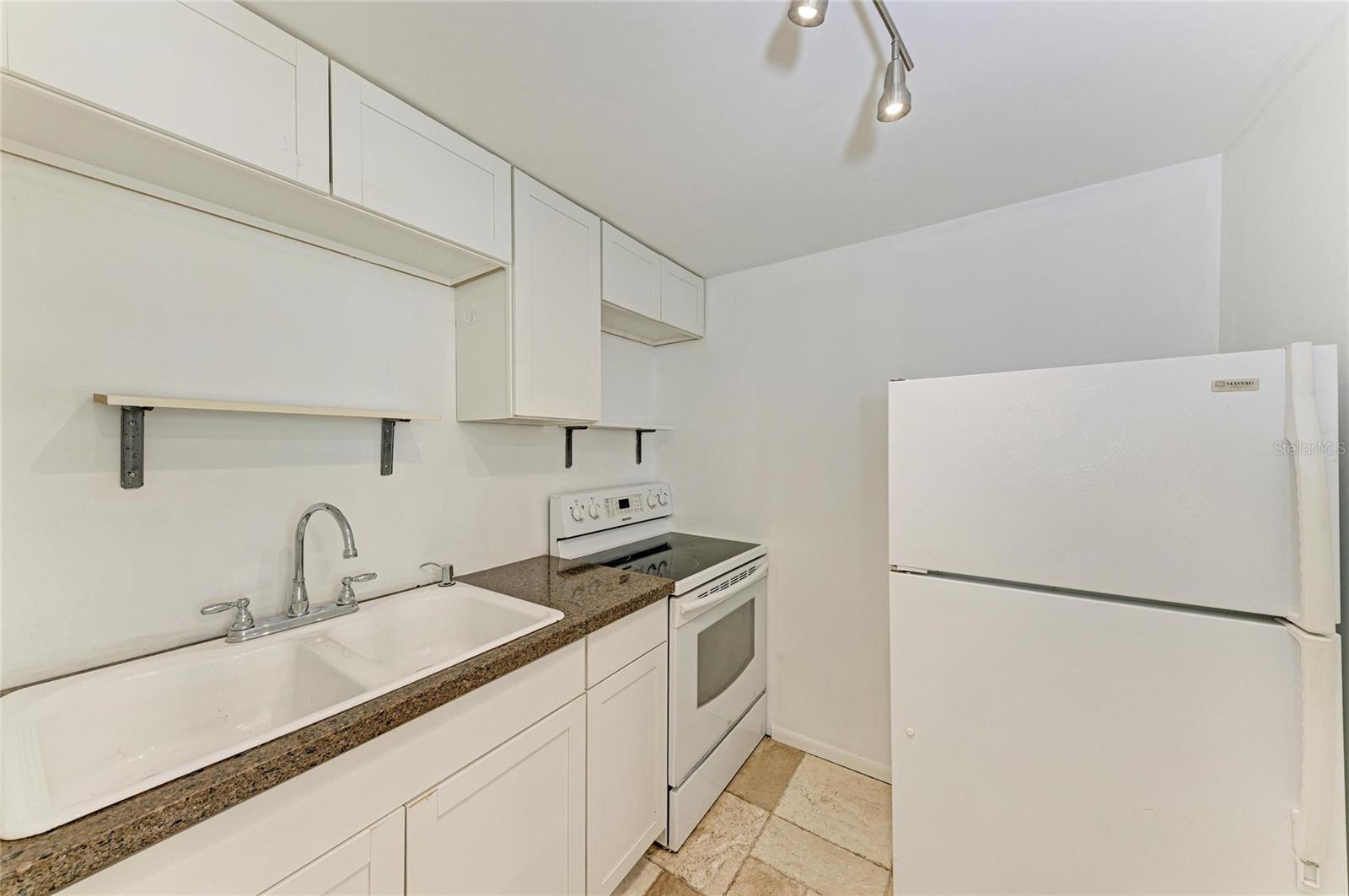 SOUTH GATE - Residential