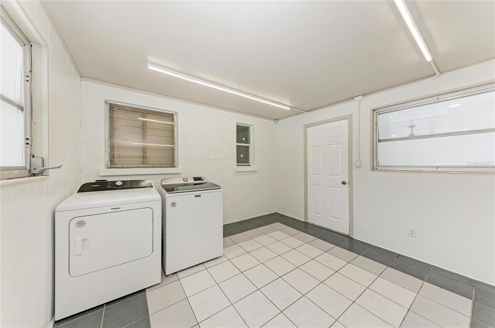 SOUTH GATE - Residential