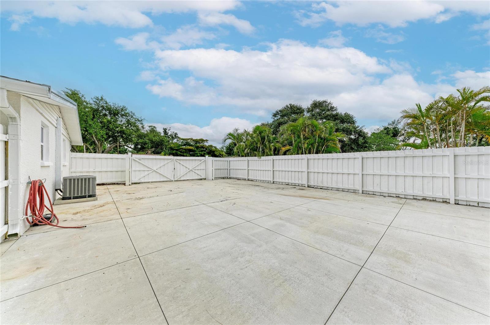 SOUTH GATE - Residential