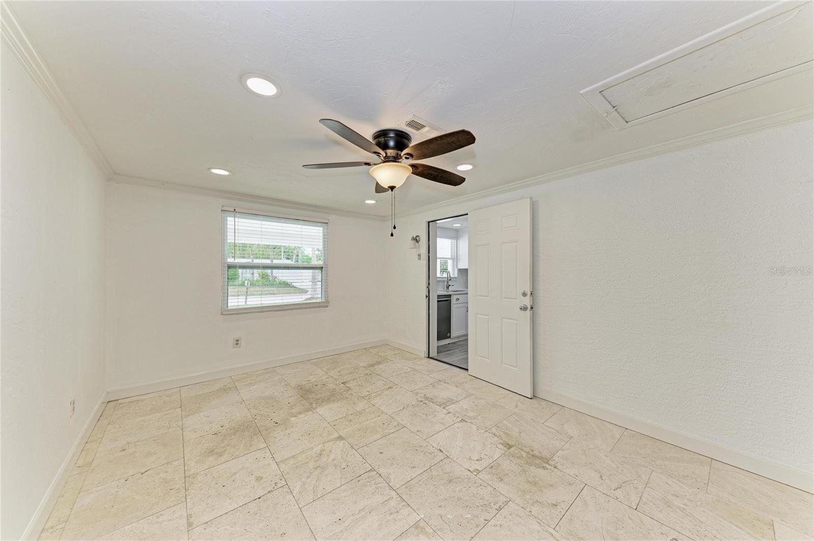 SOUTH GATE - Residential