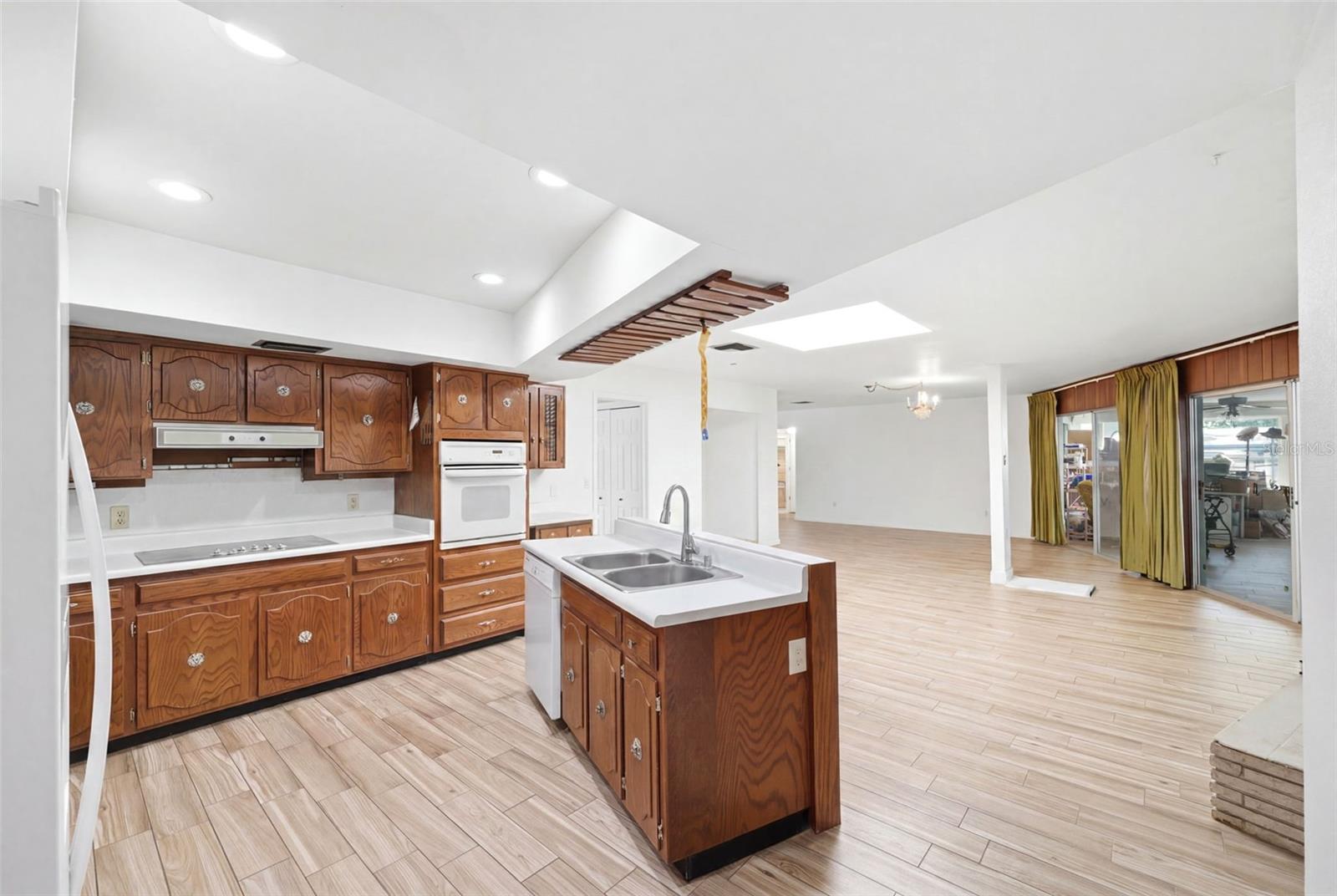 GOLDEN ACRES - Residential