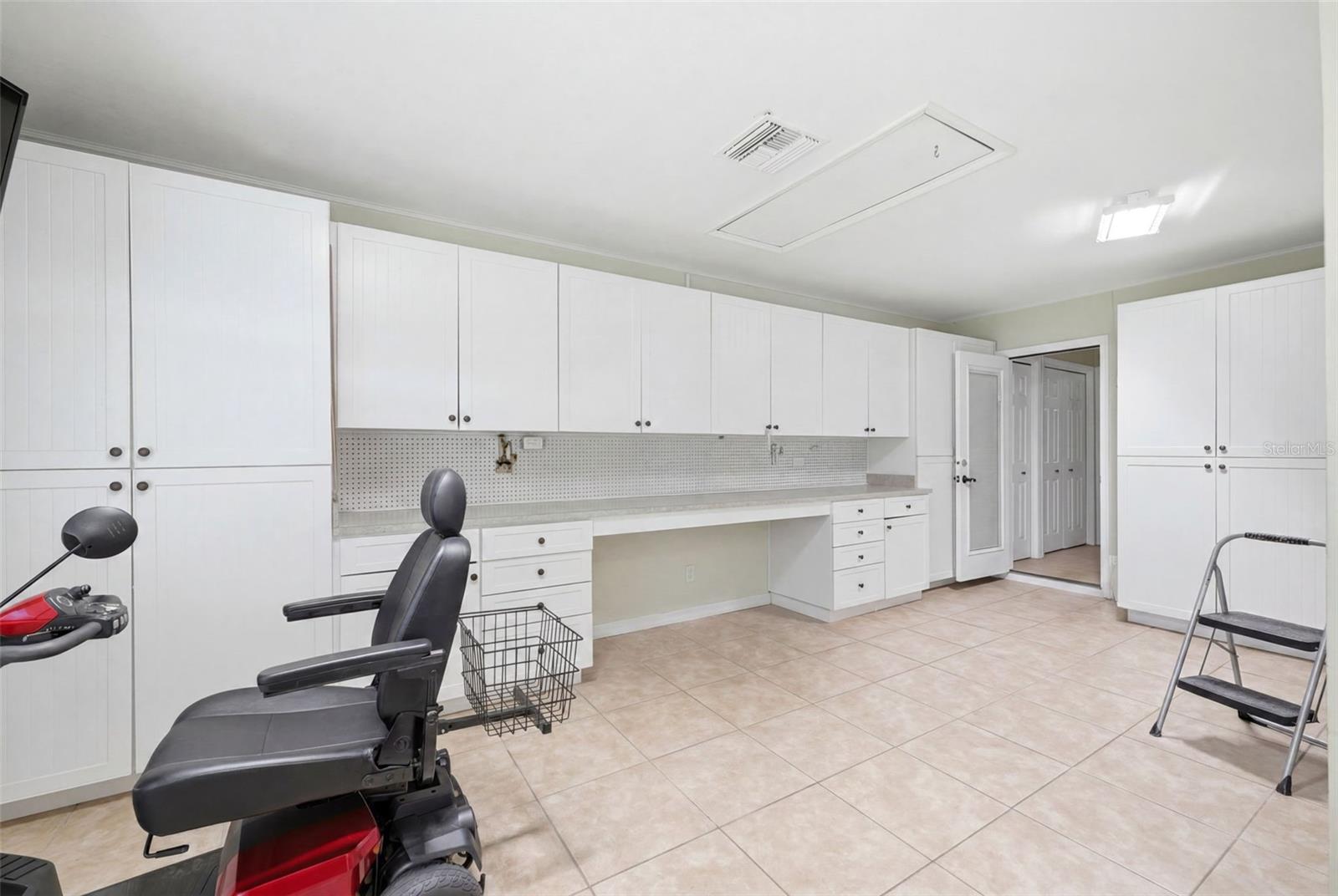 GOLDEN ACRES - Residential