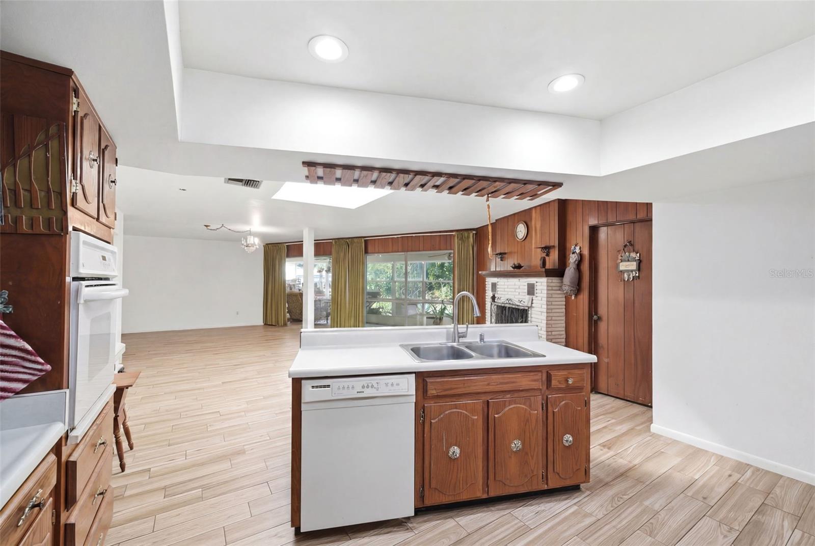 GOLDEN ACRES - Residential