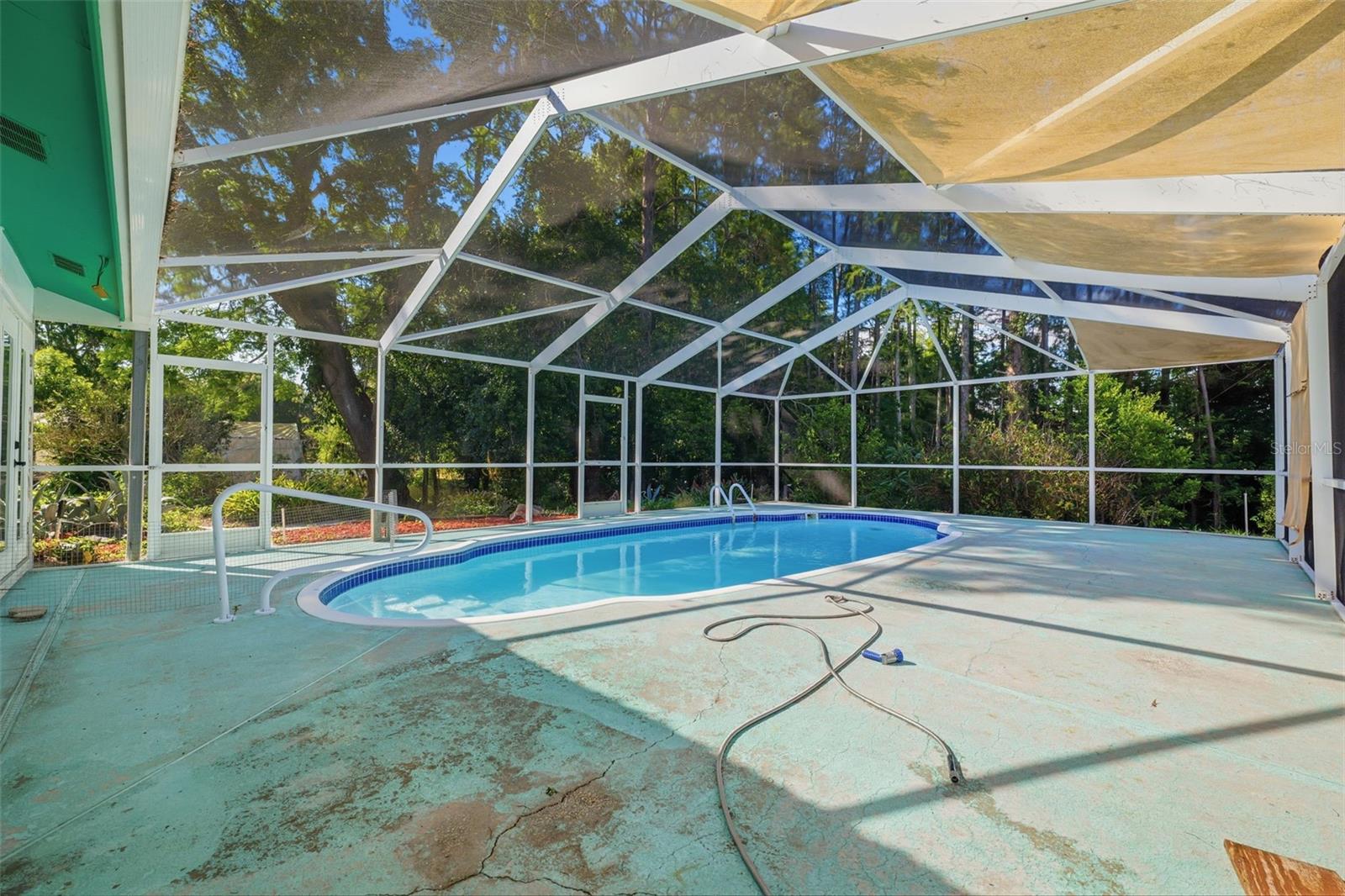 GOLDEN ACRES - Residential