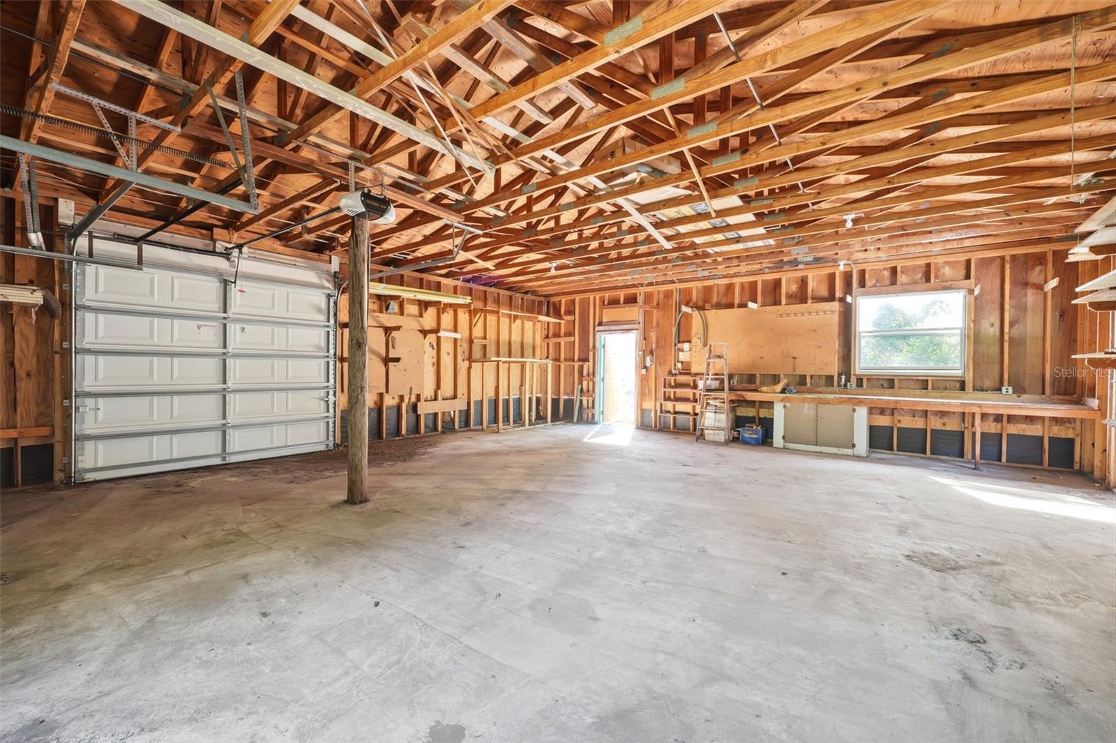 GOLDEN ACRES - Residential