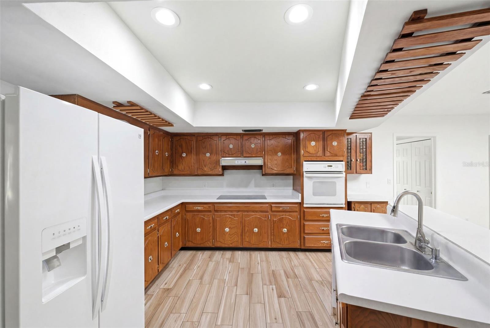 GOLDEN ACRES - Residential