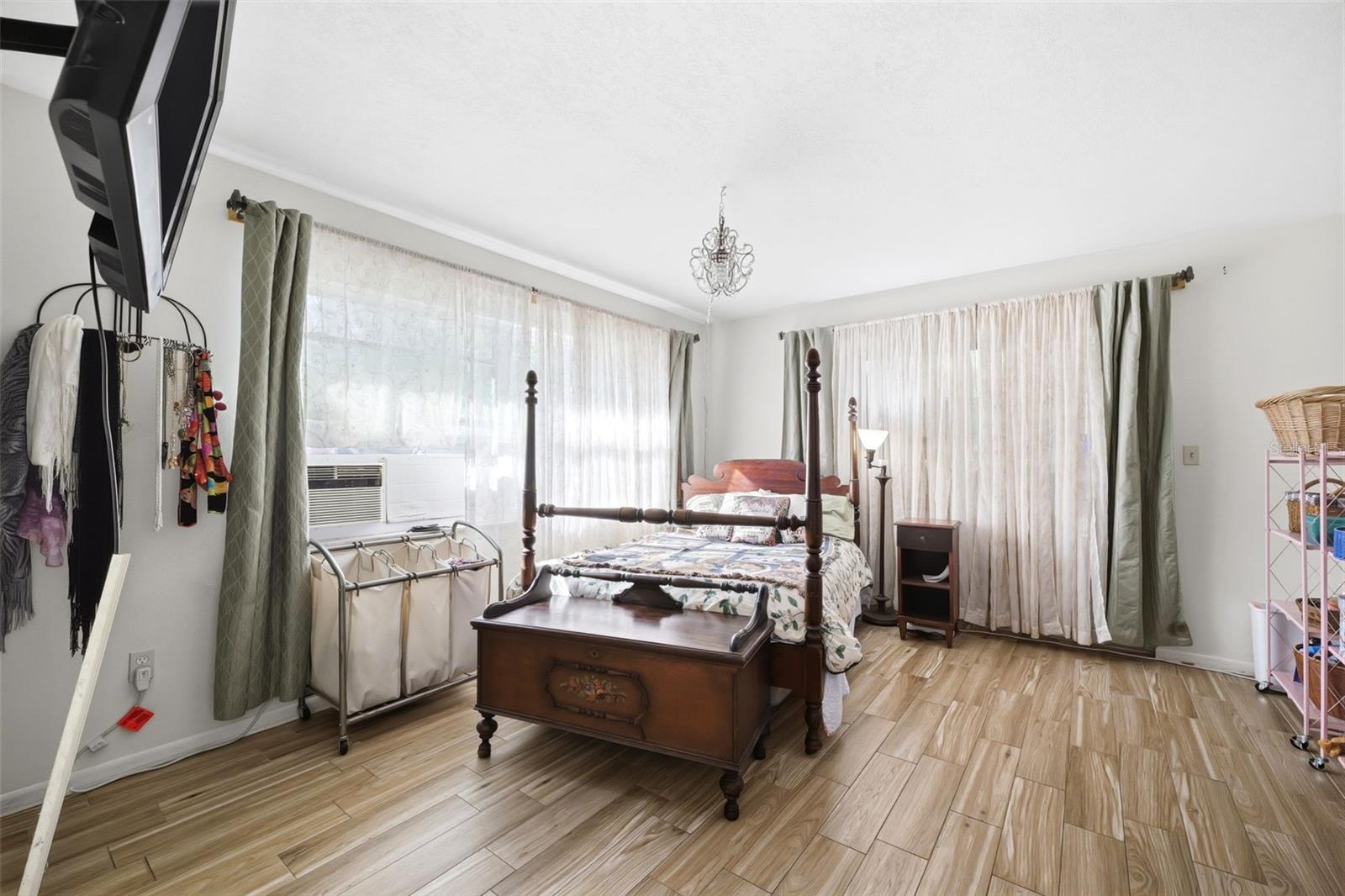 GOLDEN ACRES - Residential