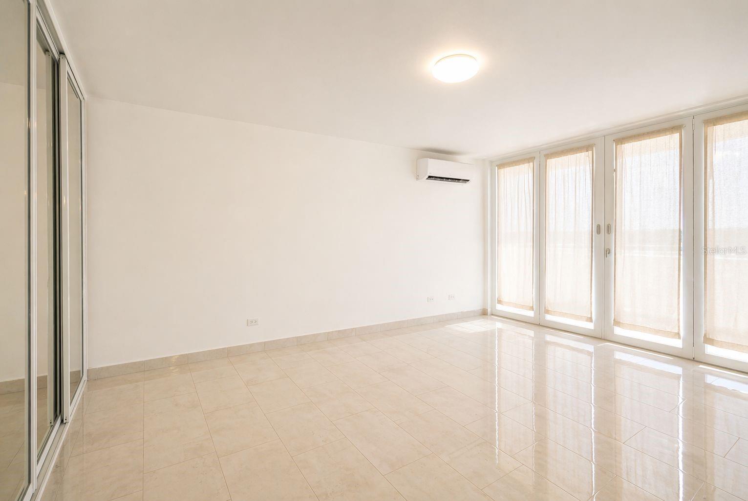 ISLETA MARINA - Residential