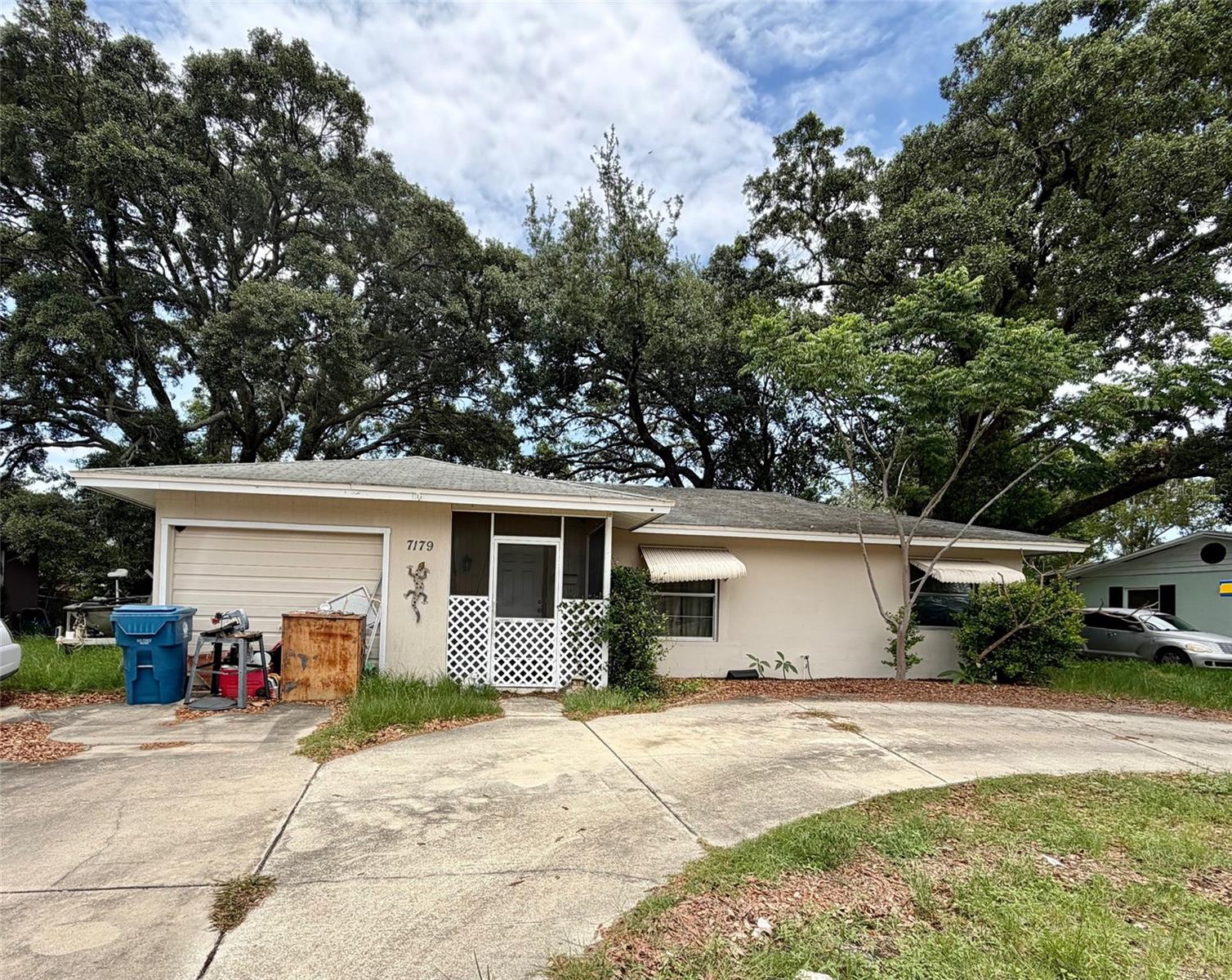 SPRING HILL *** This 2 Bedroom, 2 Bath, 1 Car-Garage Home includes a Bonus Room, a Front Screened Porch, & Circle Driveway.  It is perfectly located to local shopping, restaurants, movies, and all your needed conveniences.  Tenant currently occupies property so PLEASE Do Not Disturb! Seller is replacing roof.  Appointment Only.  NO HOA or CDD FEES!!