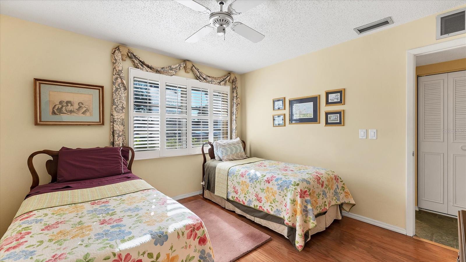 GLEN OAKS RIDGE VILLAS 1 - Residential