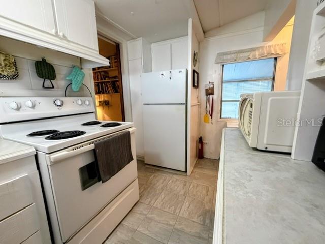 COUNTRY CLUB ESTATES - Residential