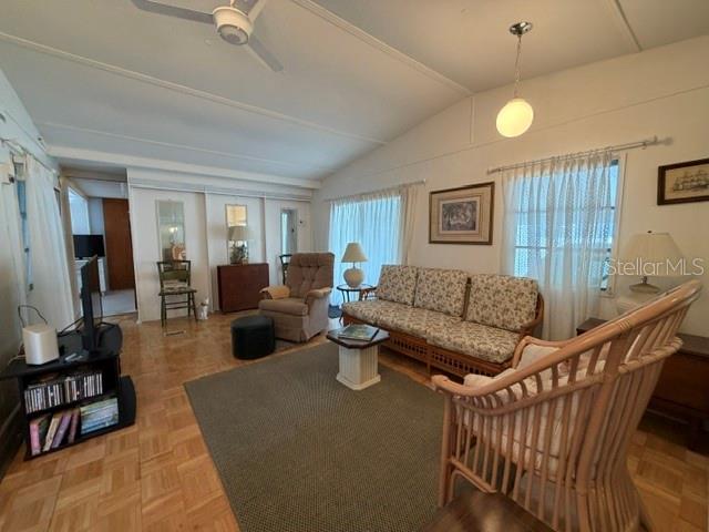 COUNTRY CLUB ESTATES - Residential