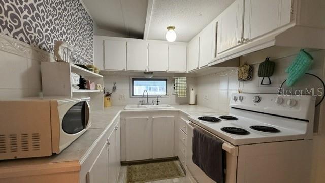 COUNTRY CLUB ESTATES - Residential