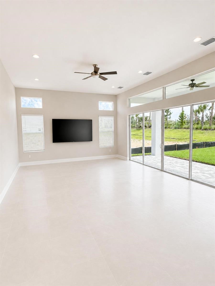 VALENCIA RIDGE - Residential