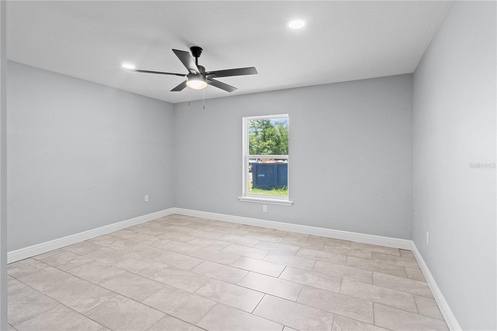UNIVERSITY OAKS - Residential