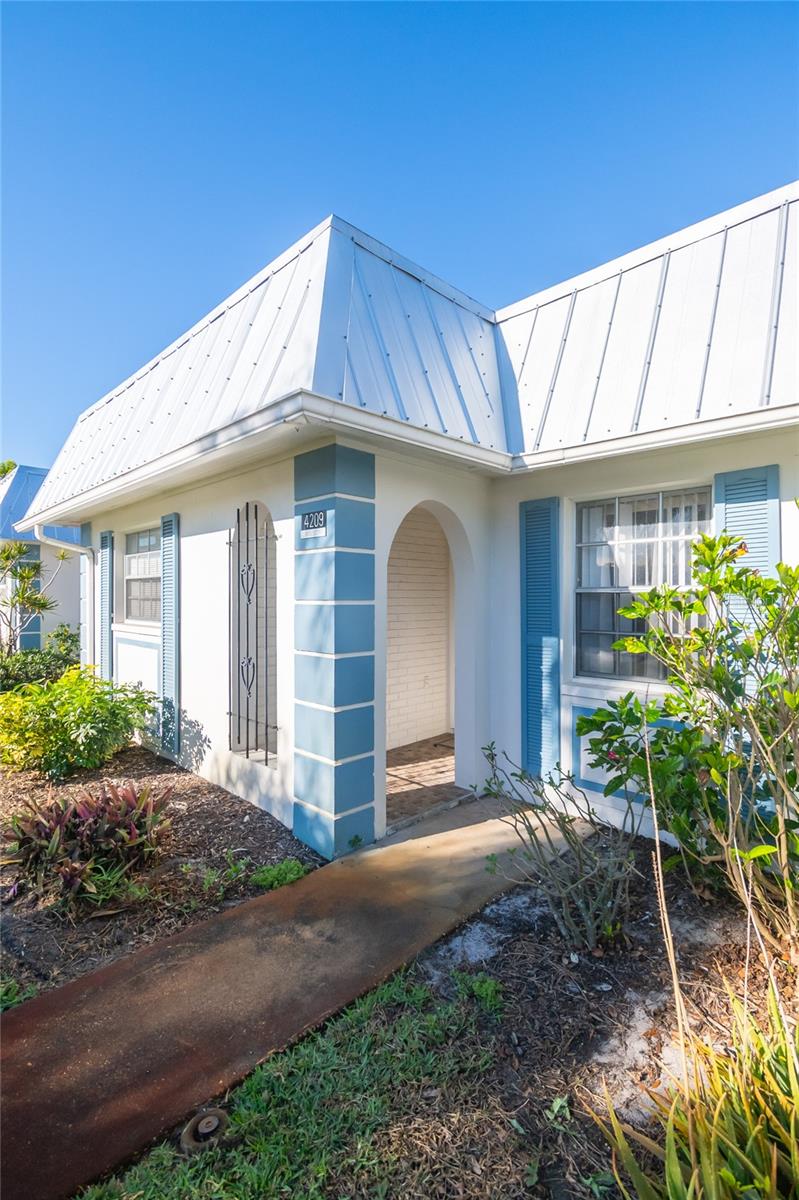 GARDENS OF BEACON SQUARE CONDO - Residential