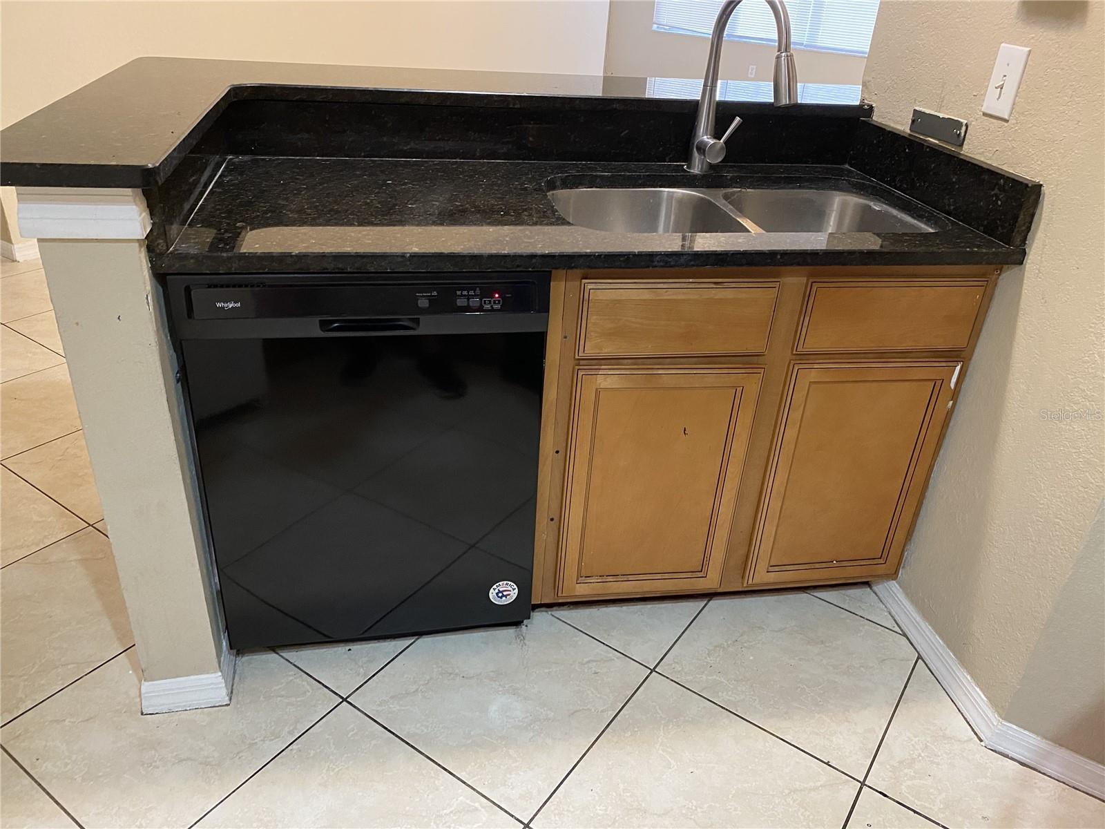 VENETIAN PLACE - Residential