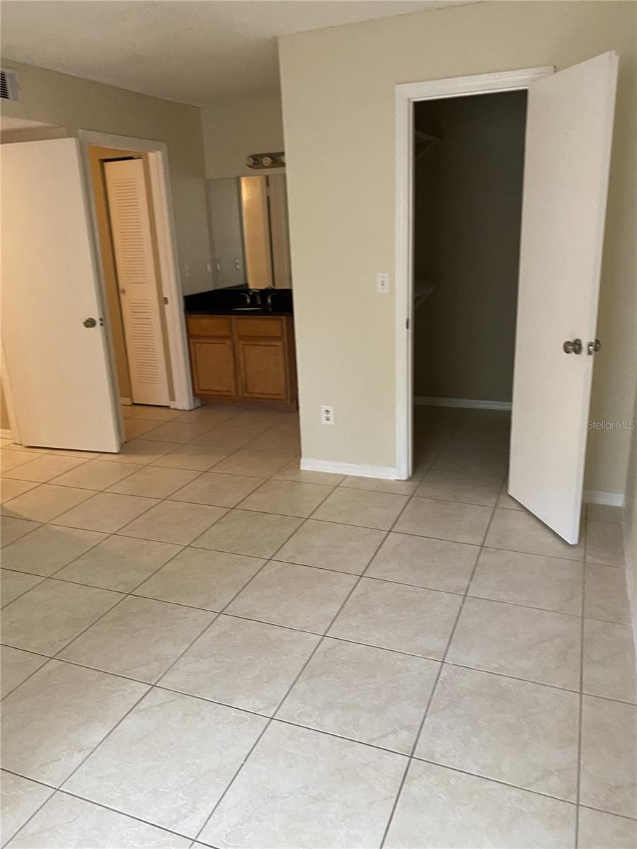 VENETIAN PLACE - Residential