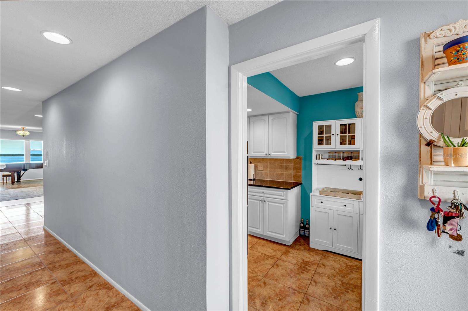 EDGEWATER ARMS 2ND CONDO - Residential