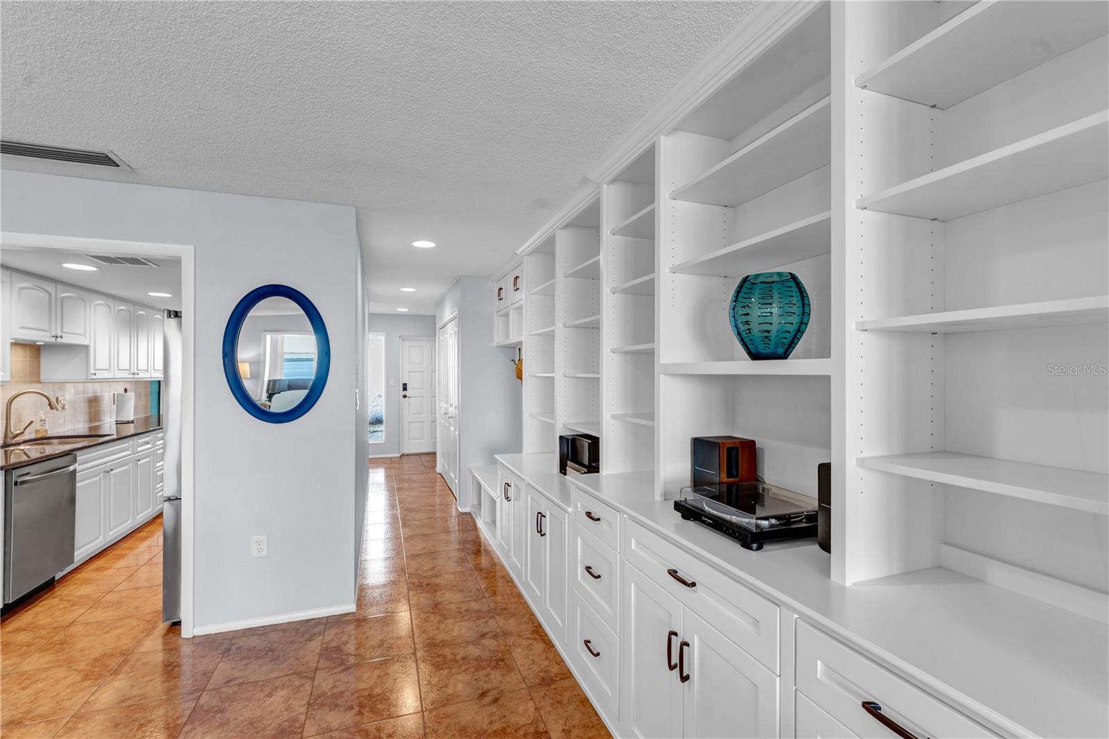 EDGEWATER ARMS 2ND CONDO - Residential