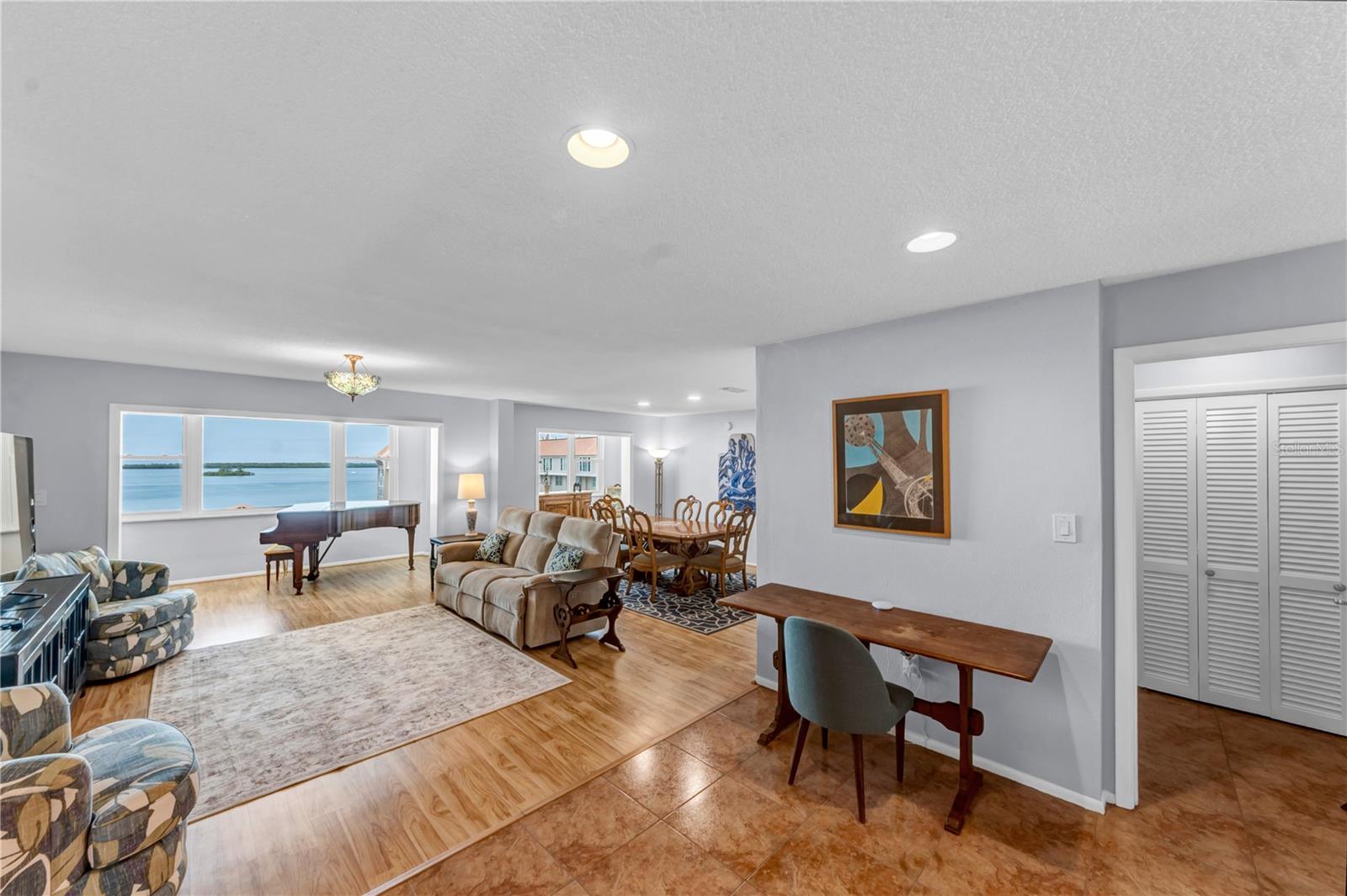 EDGEWATER ARMS 2ND CONDO - Residential