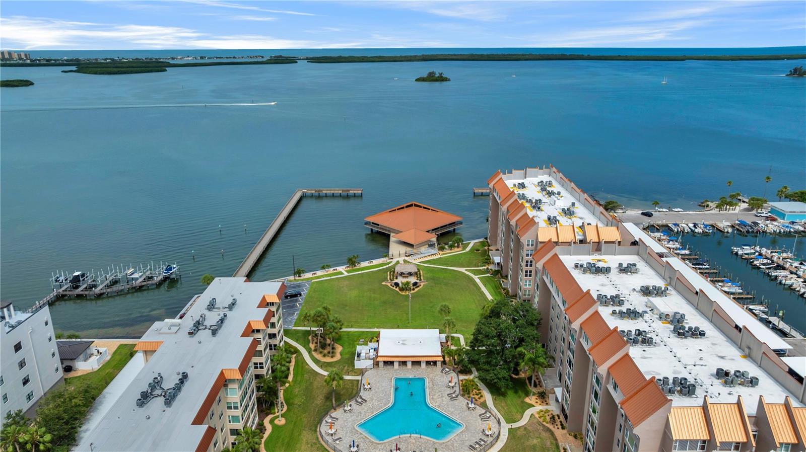 EDGEWATER ARMS 2ND CONDO - Residential