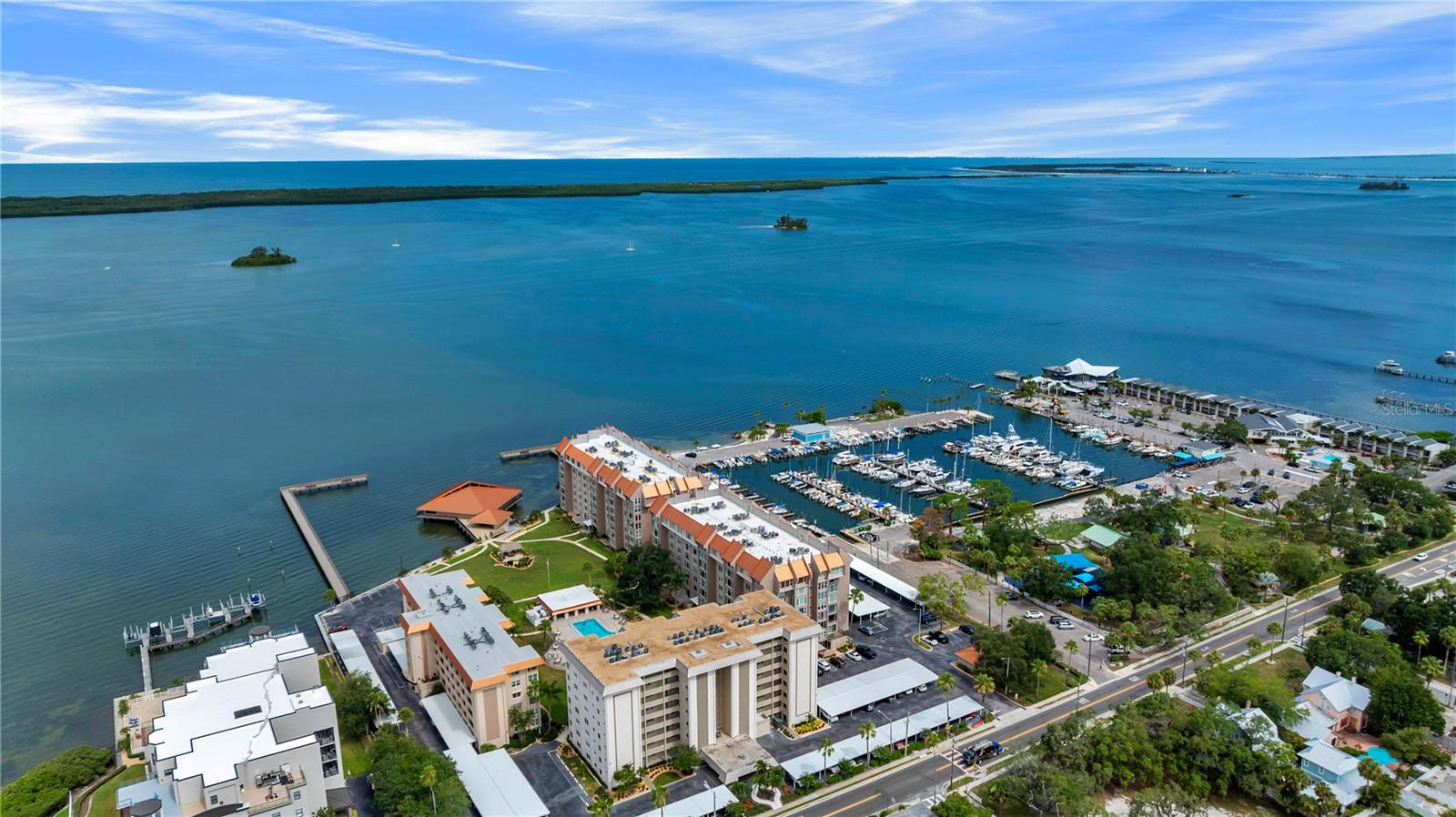 EDGEWATER ARMS 2ND CONDO - Residential