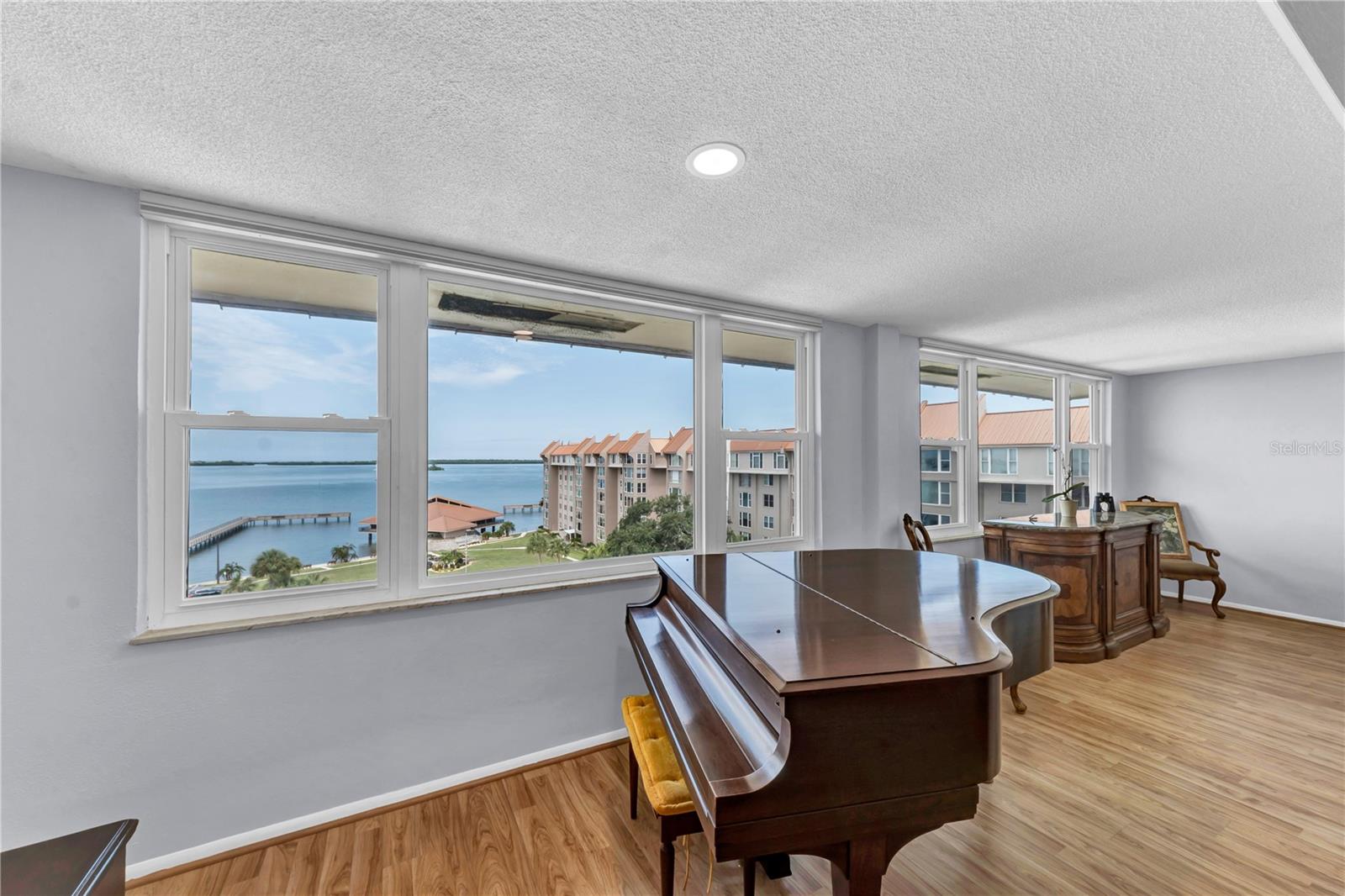 EDGEWATER ARMS 2ND CONDO - Residential