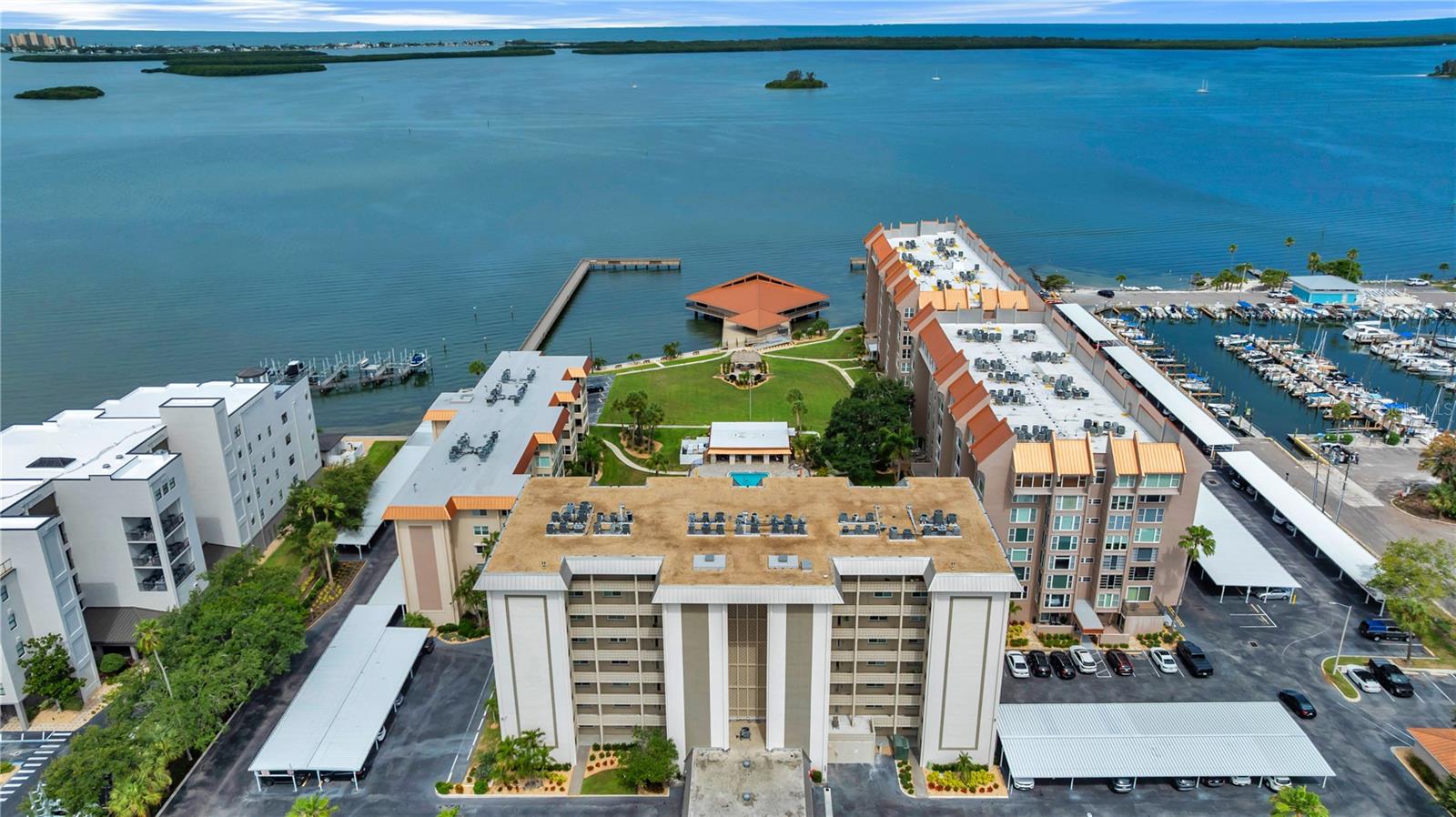 EDGEWATER ARMS 2ND CONDO - Residential