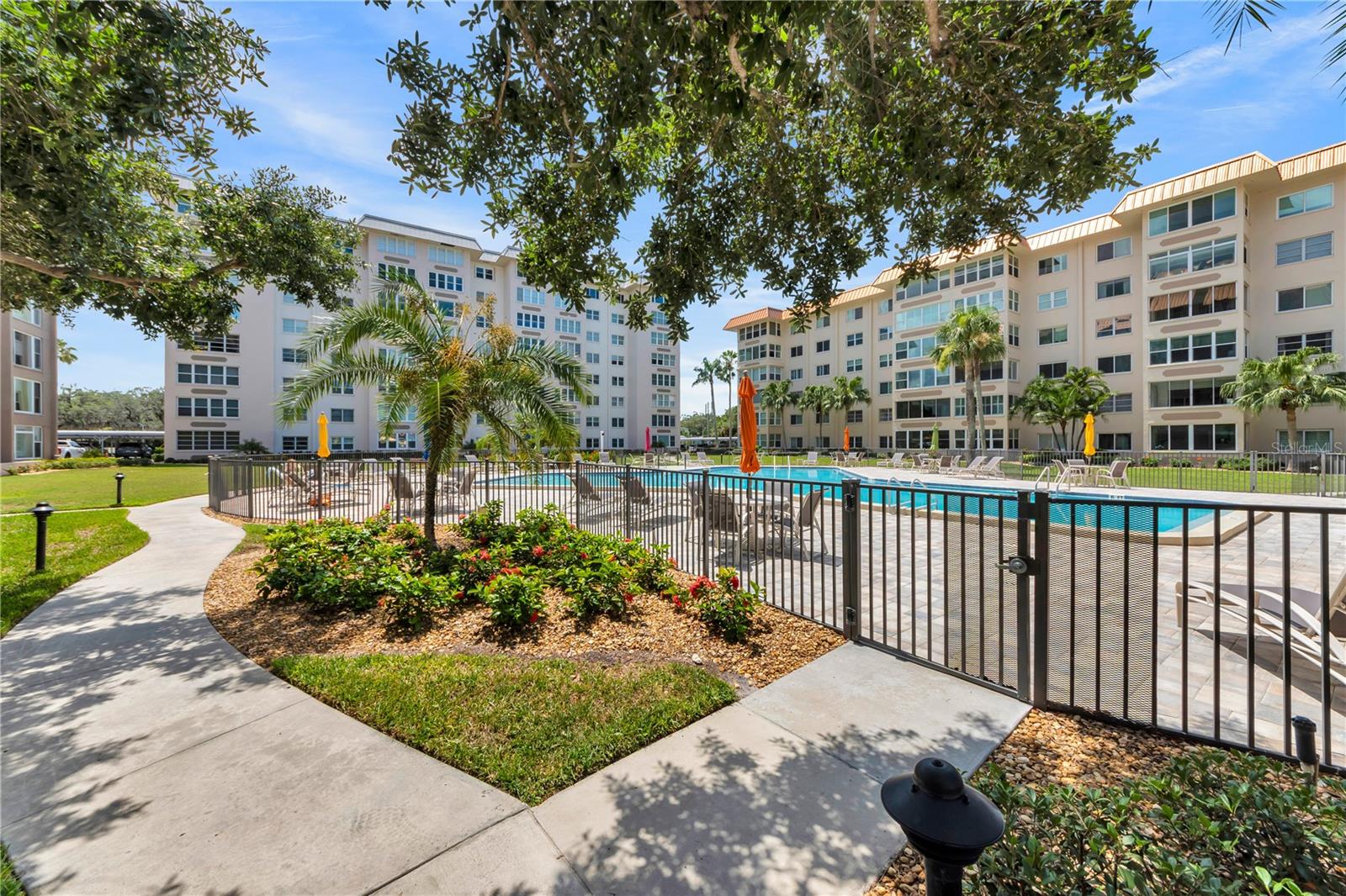 EDGEWATER ARMS 2ND CONDO - Residential