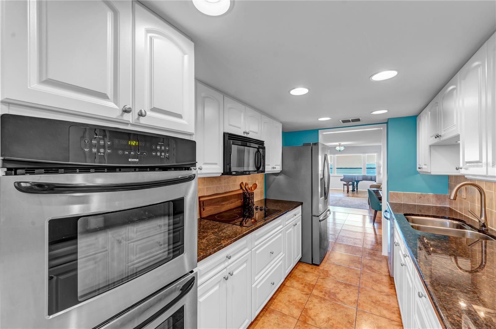 EDGEWATER ARMS 2ND CONDO - Residential