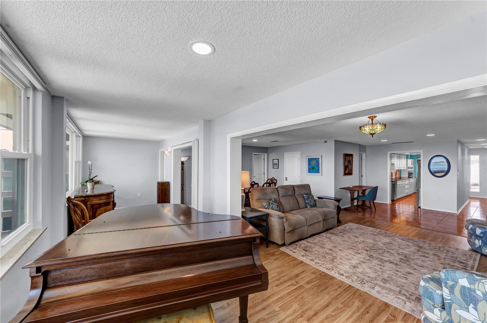 EDGEWATER ARMS 2ND CONDO - Residential